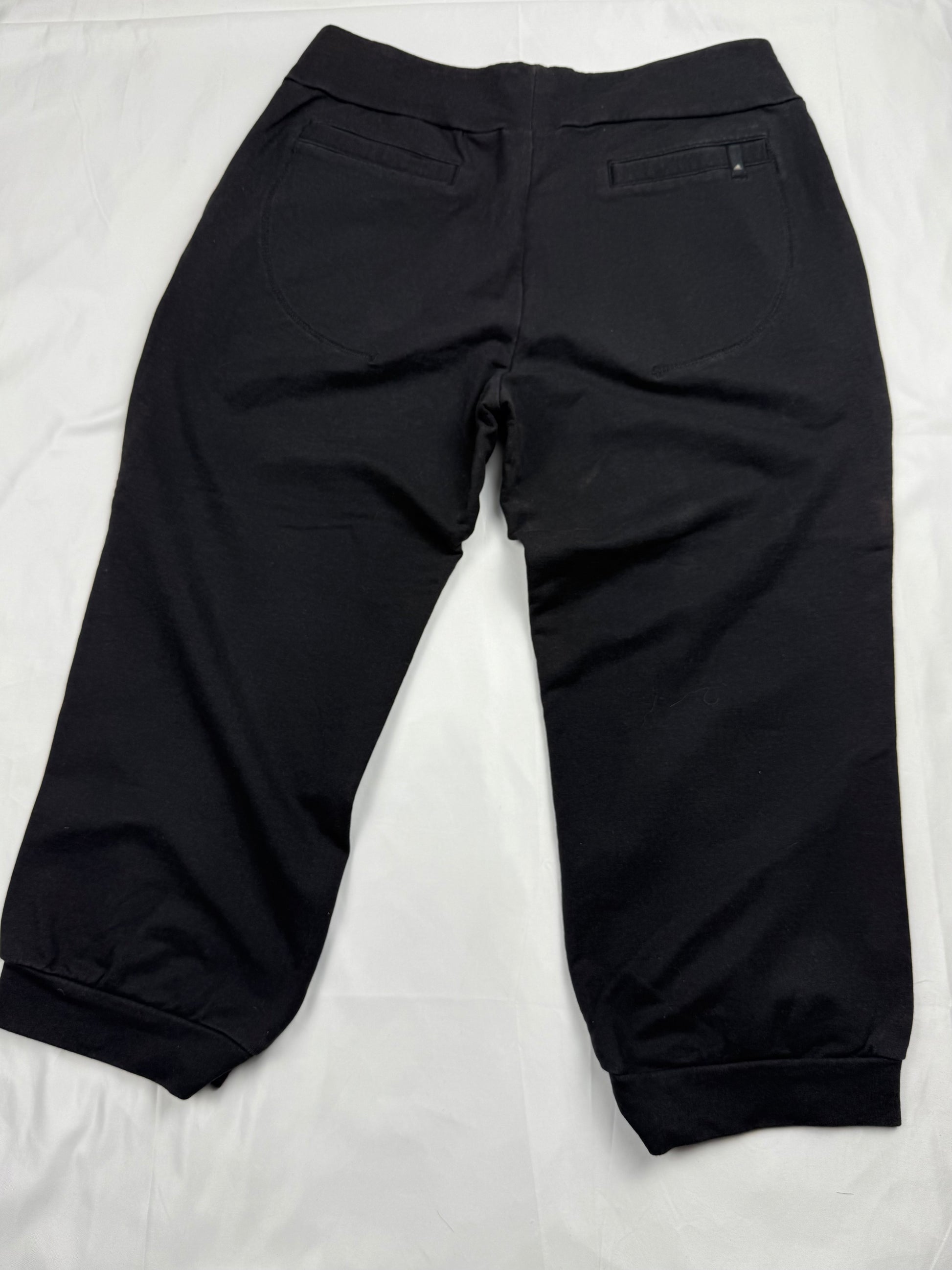 Black low waist capri joggers (S/M)