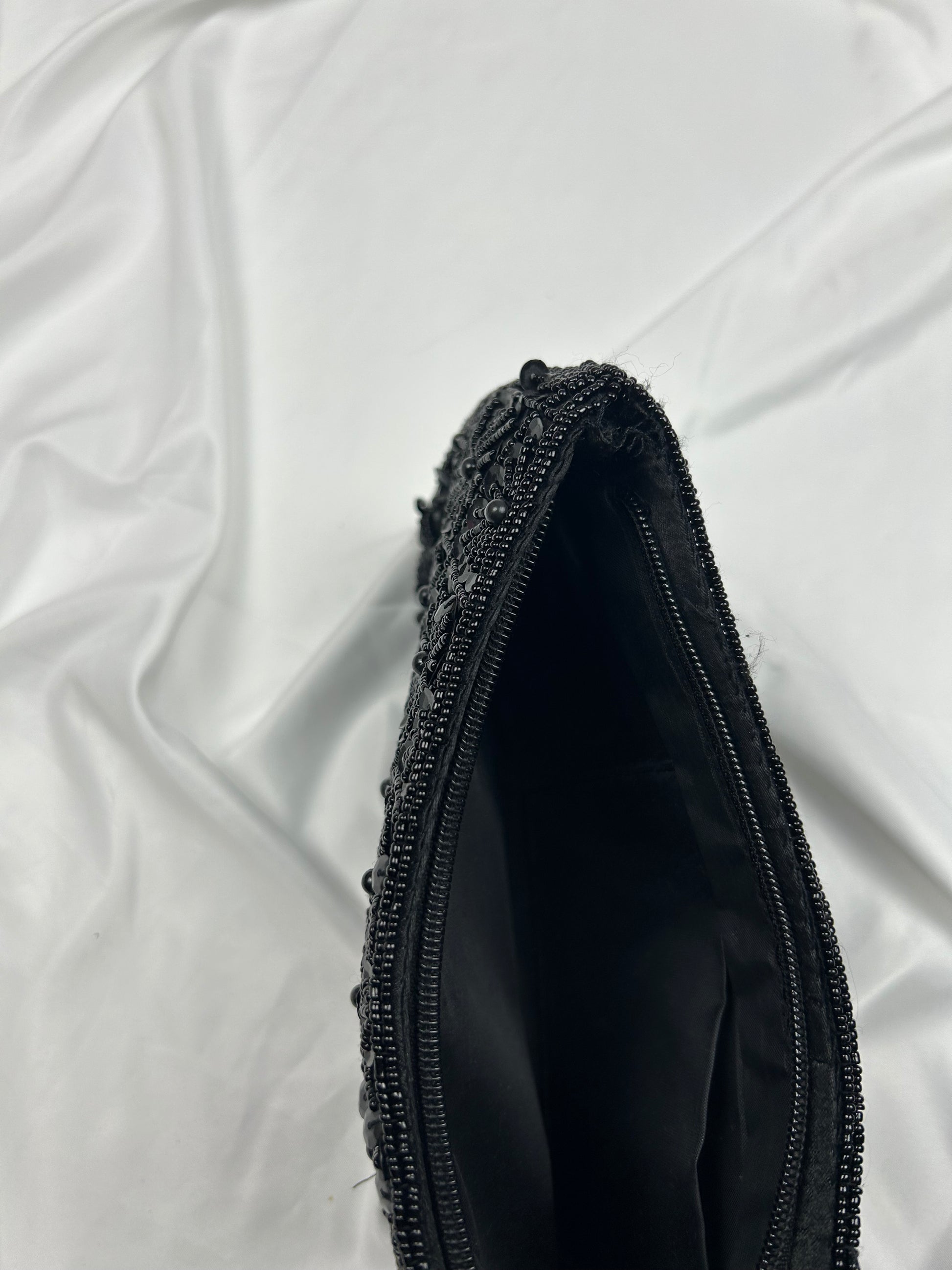 Black pearls & satin effect zip up makeup pochette