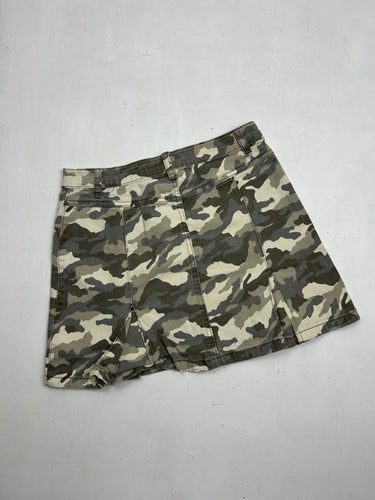 Camo print khaki low rise mini pleated skirt (S)