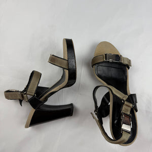 Beige buckle belt heels (37)