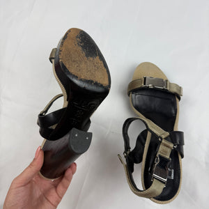 Beige buckle belt heels (37)