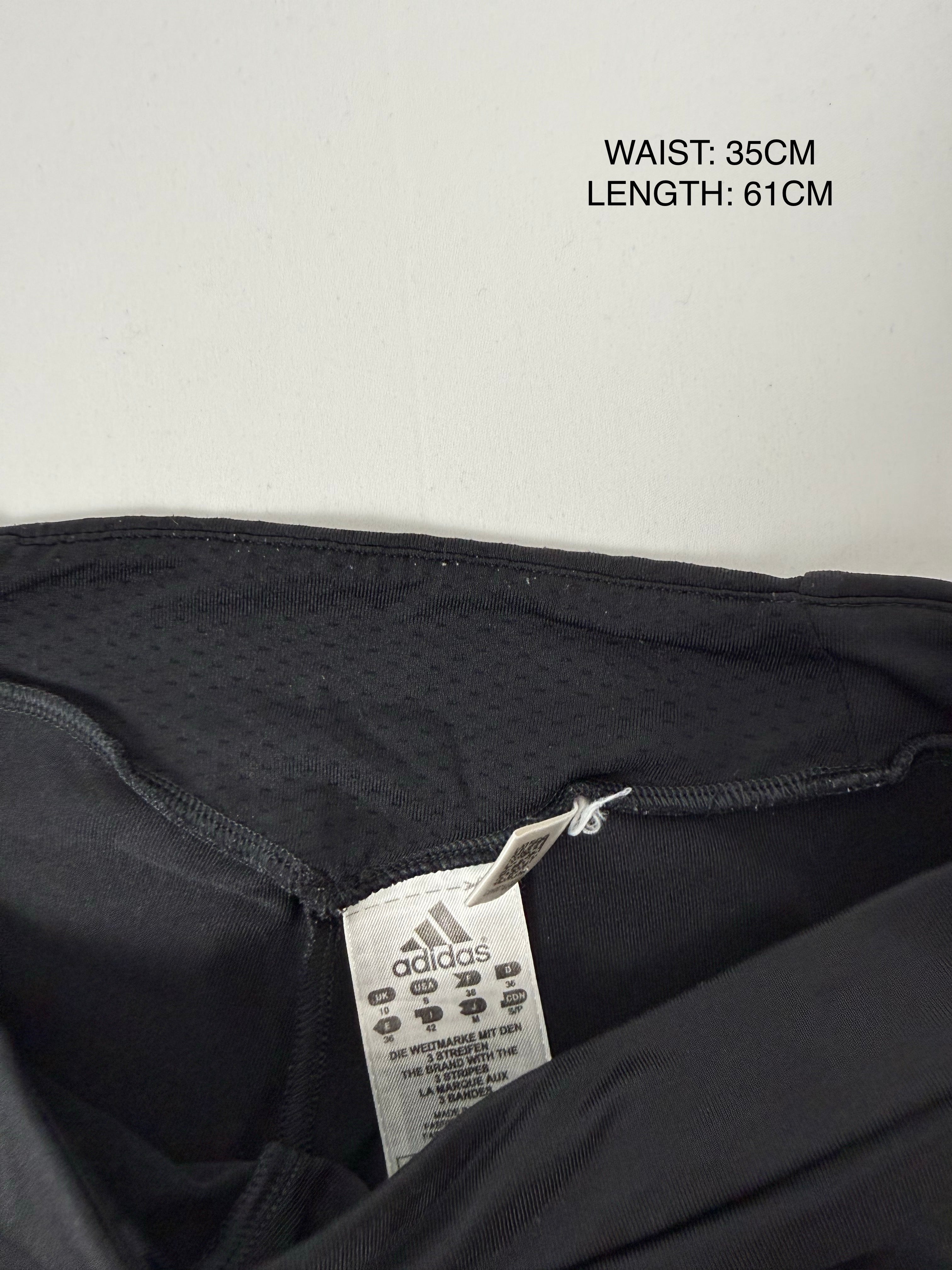Black low rise capri pants (M)
