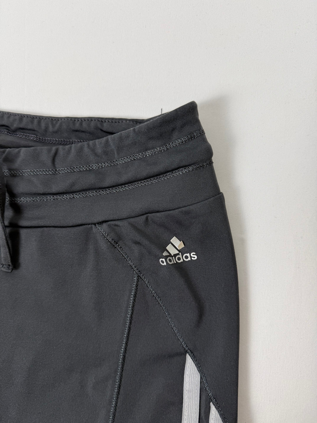 Grey low rise capri pants (S)