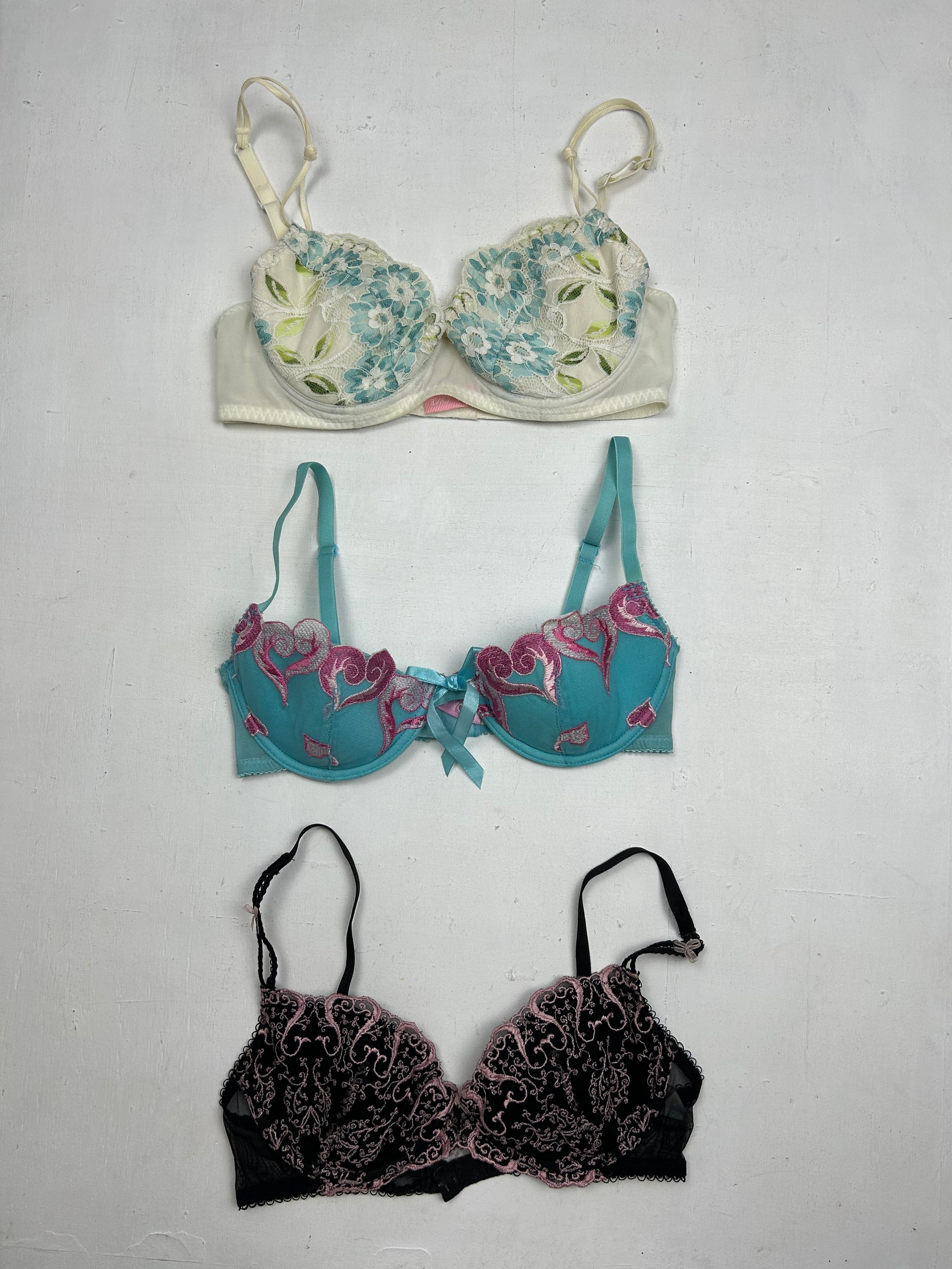 White floral print embroidered lace balcony bra (85B)
