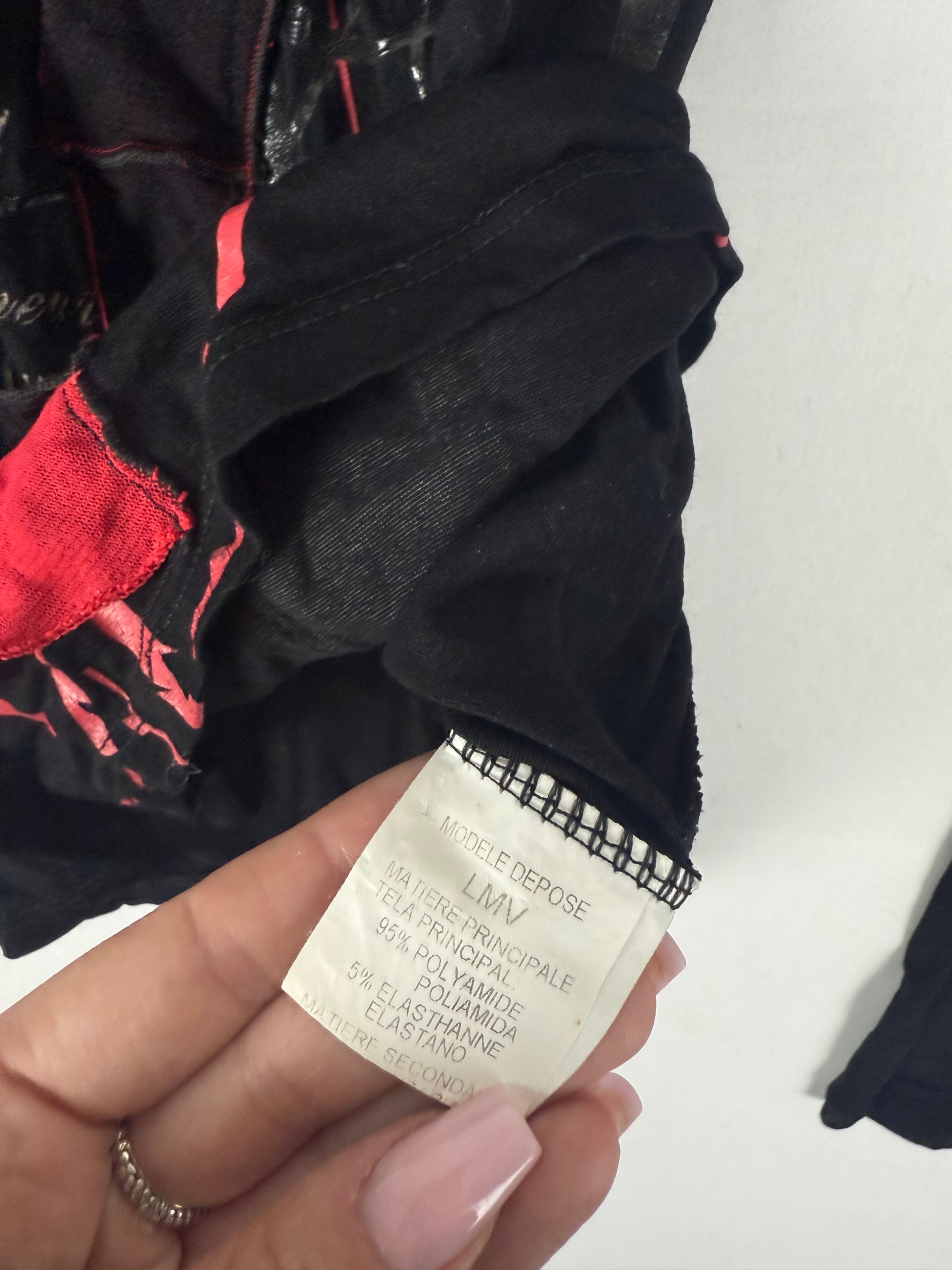 Black & red asymmetric graphic long sleeves top (XS/S)