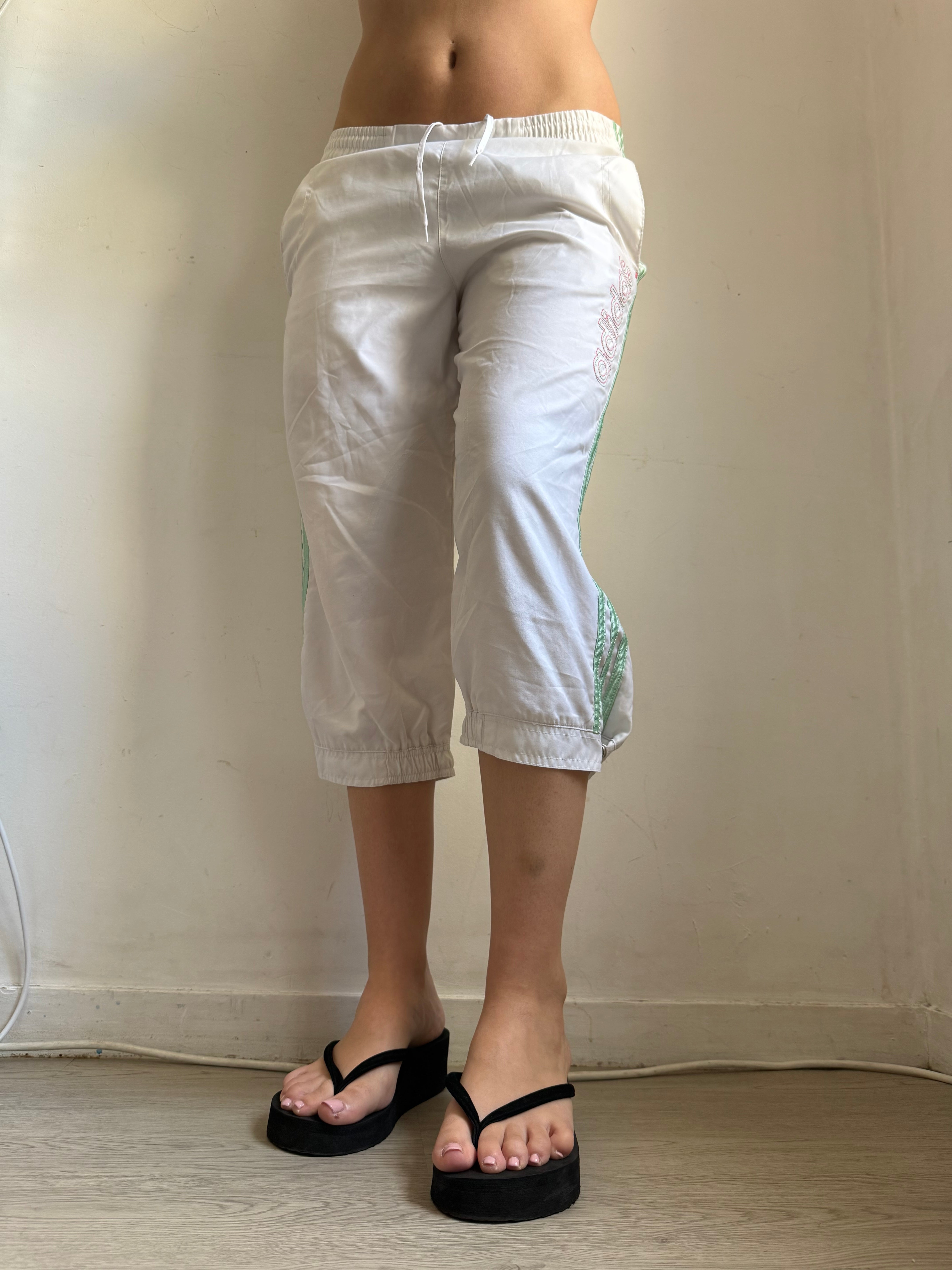 White activewear low rise capri pants (S)