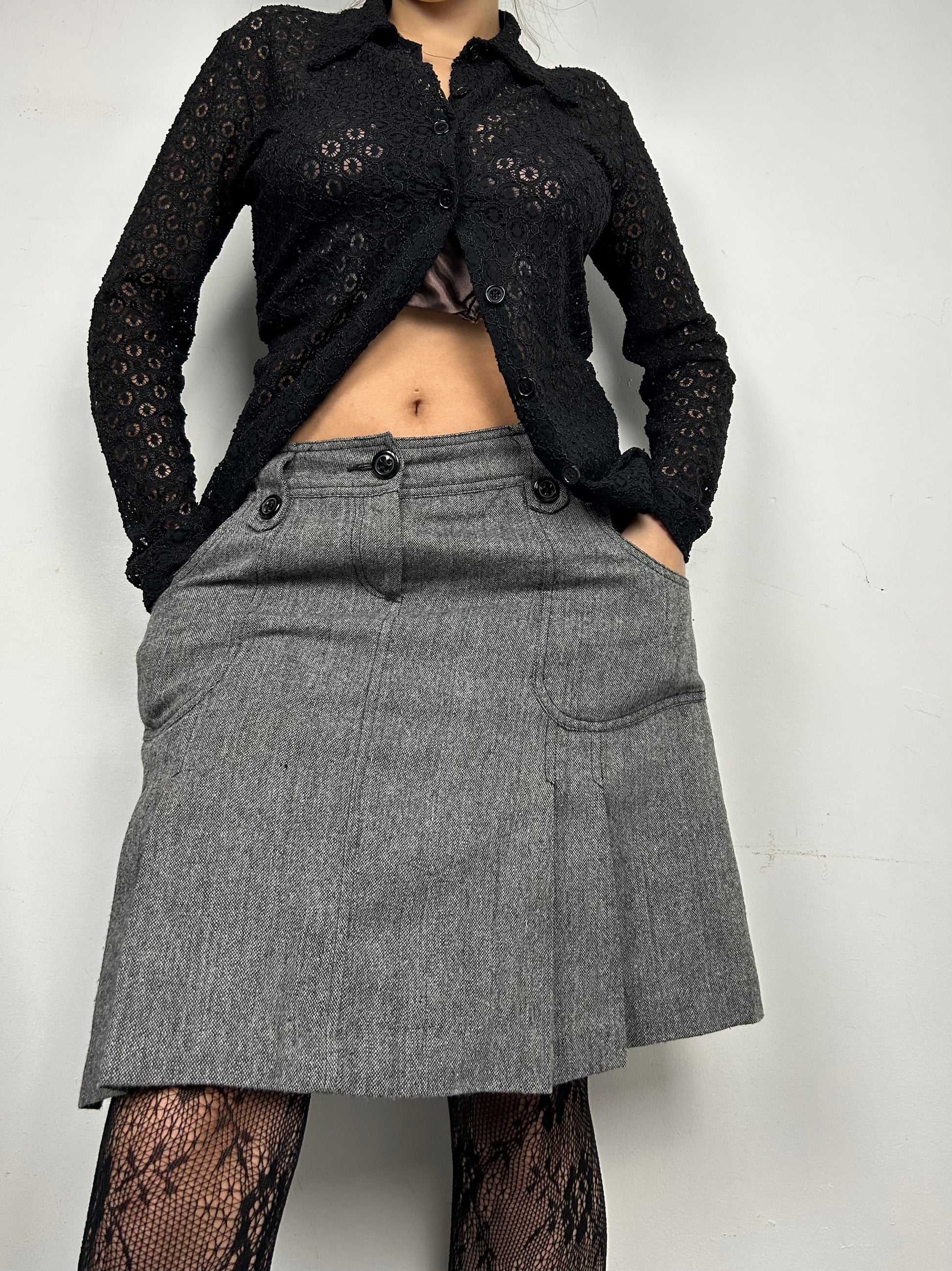 Grey pleated low rise y2k 90s vintage mini skirt (M)