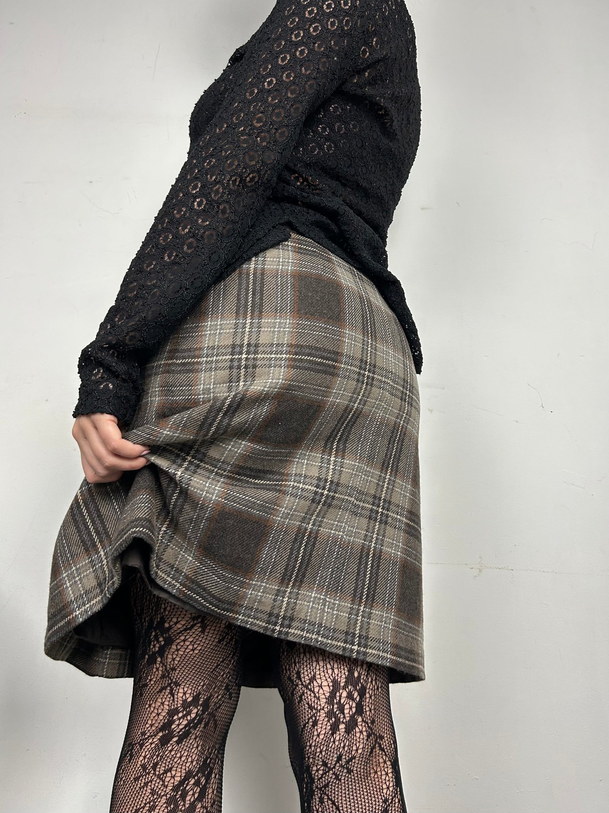 Brown check print y2k 90s vintage mini skirt (S/M)