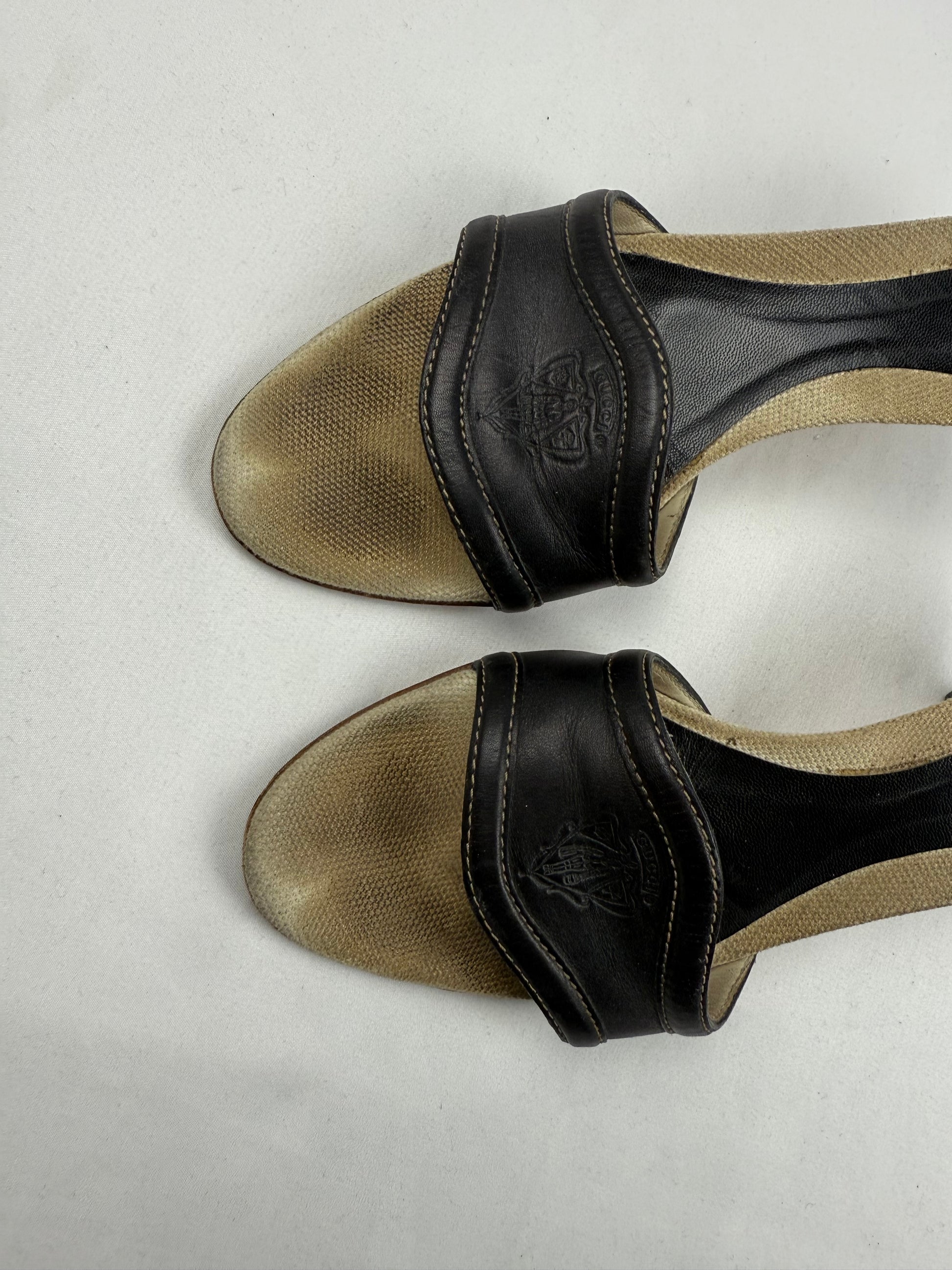 Beige real leather logo kitten heels mules (36)