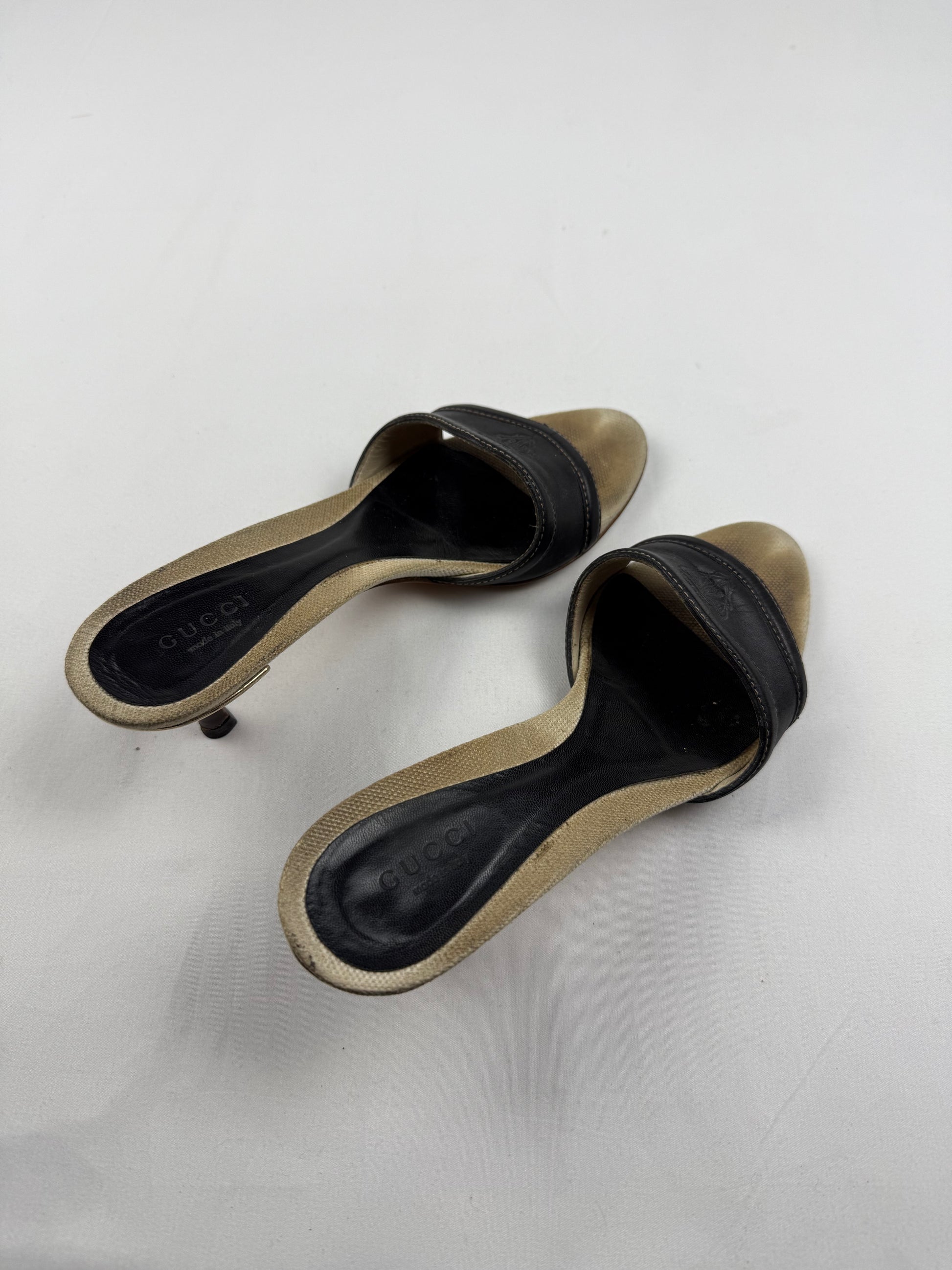 Beige real leather logo kitten heels mules (36)