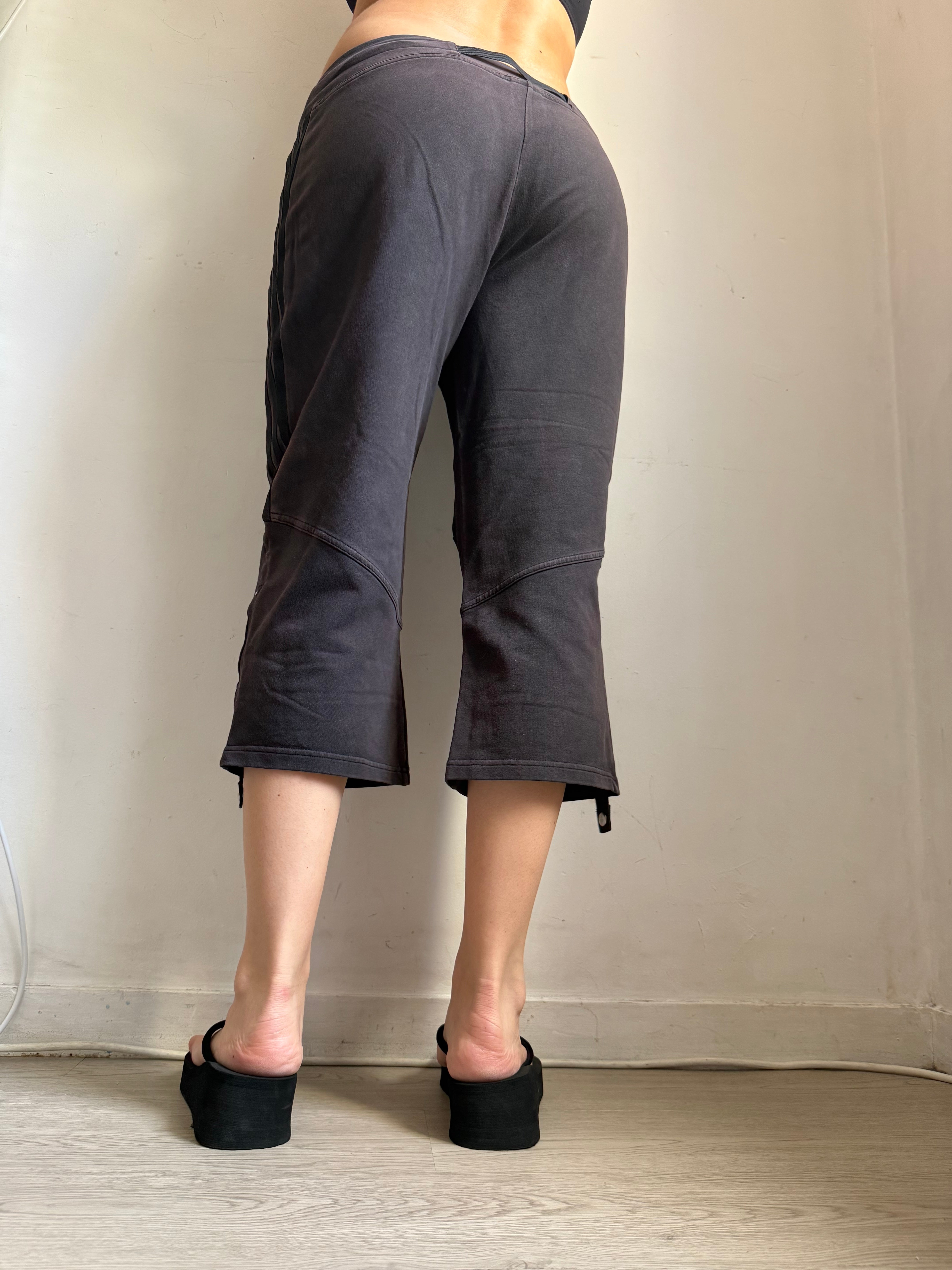 Black activewear capri pants (L)