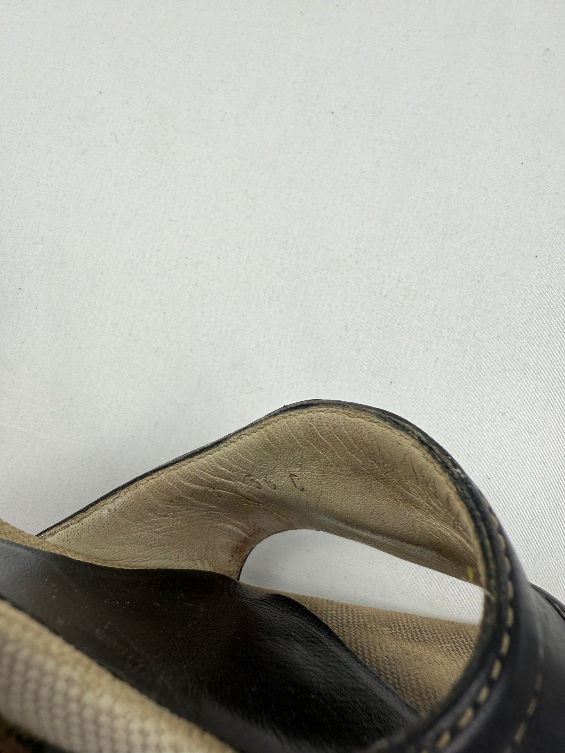 Beige real leather logo kitten heels mules (36)