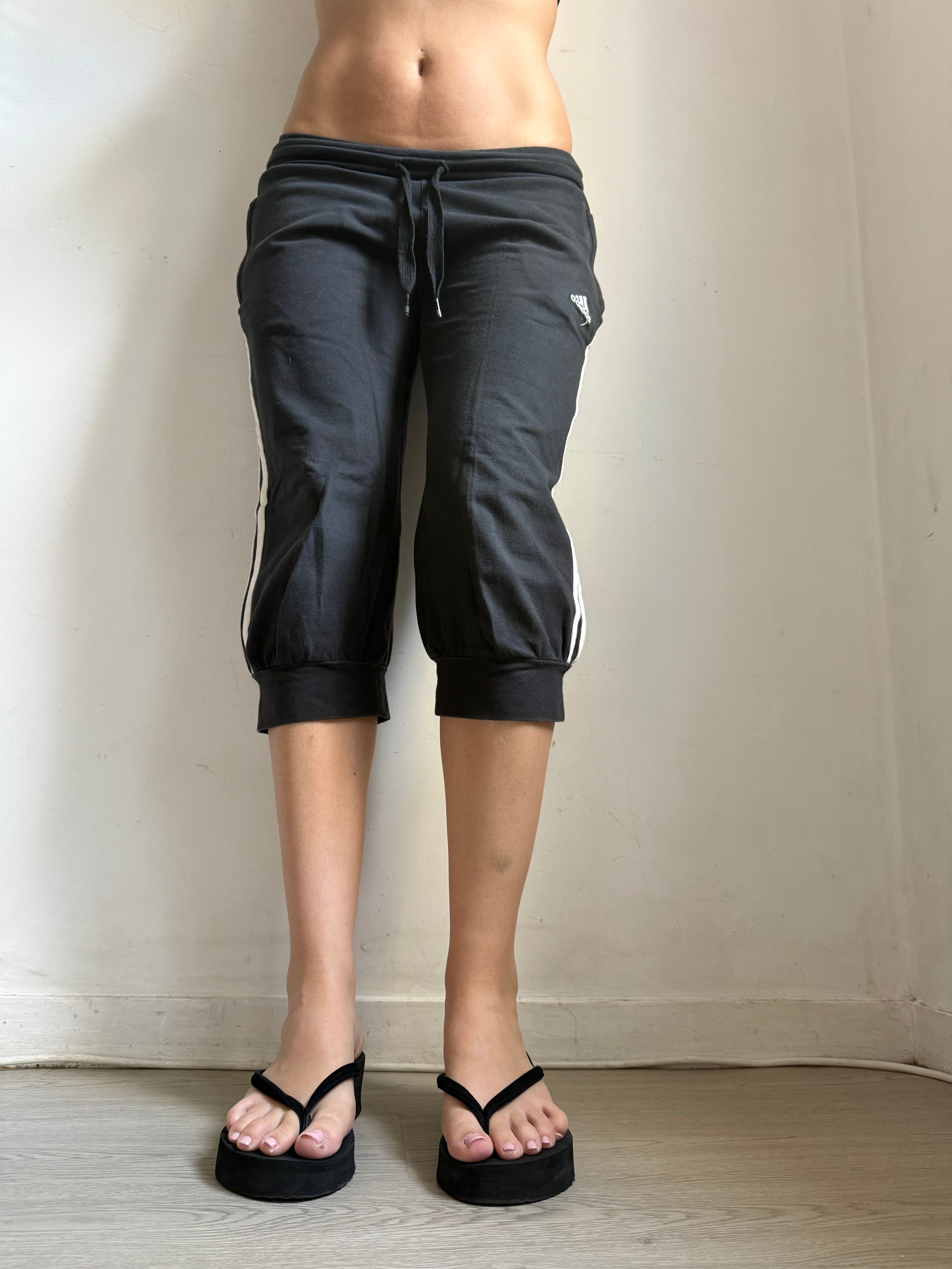 Black activewear low waist capri pants (L)