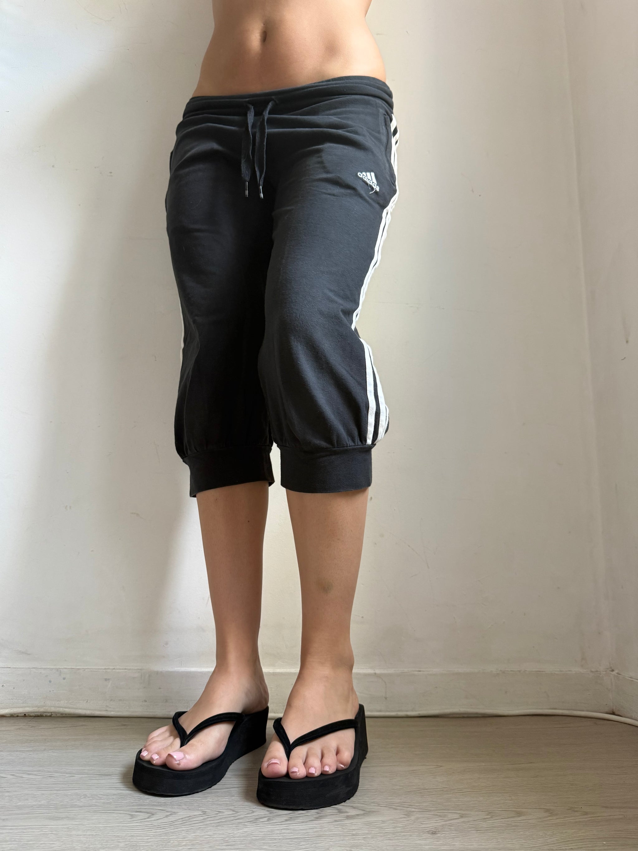 Black activewear low waist capri pants (L)