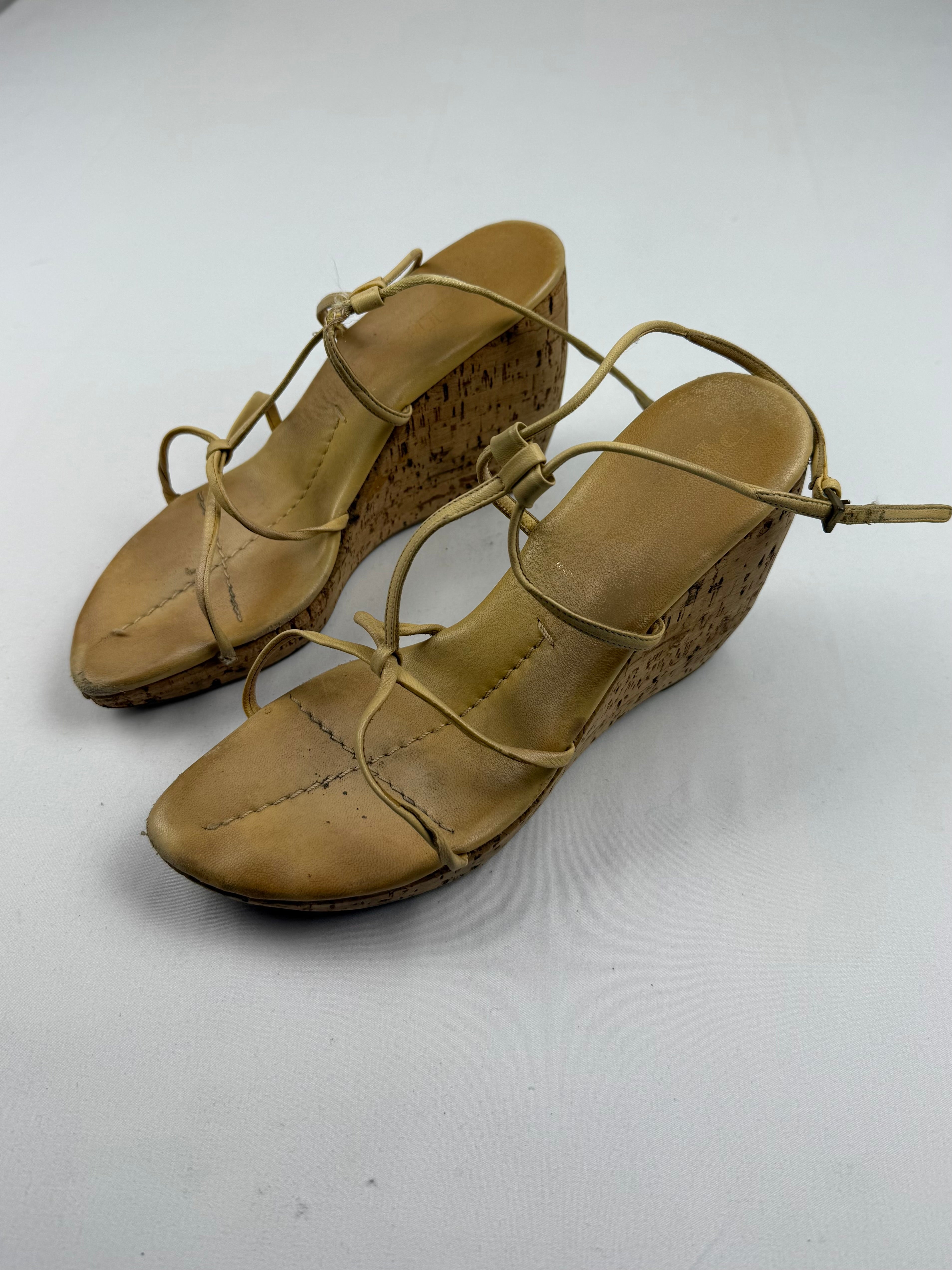 Beige real leather wedge heels (39.5)
