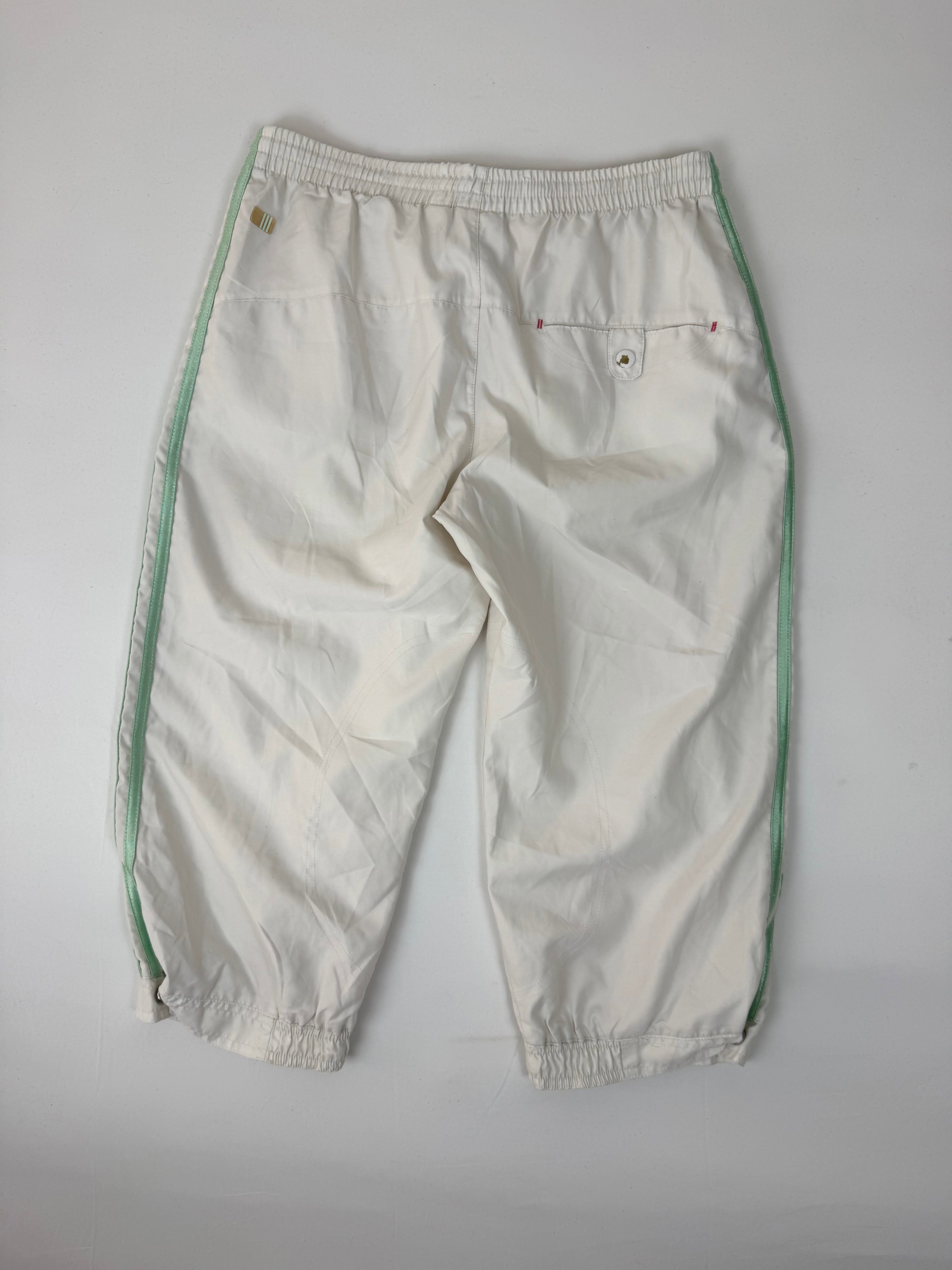 White activewear low rise capri pants (S)