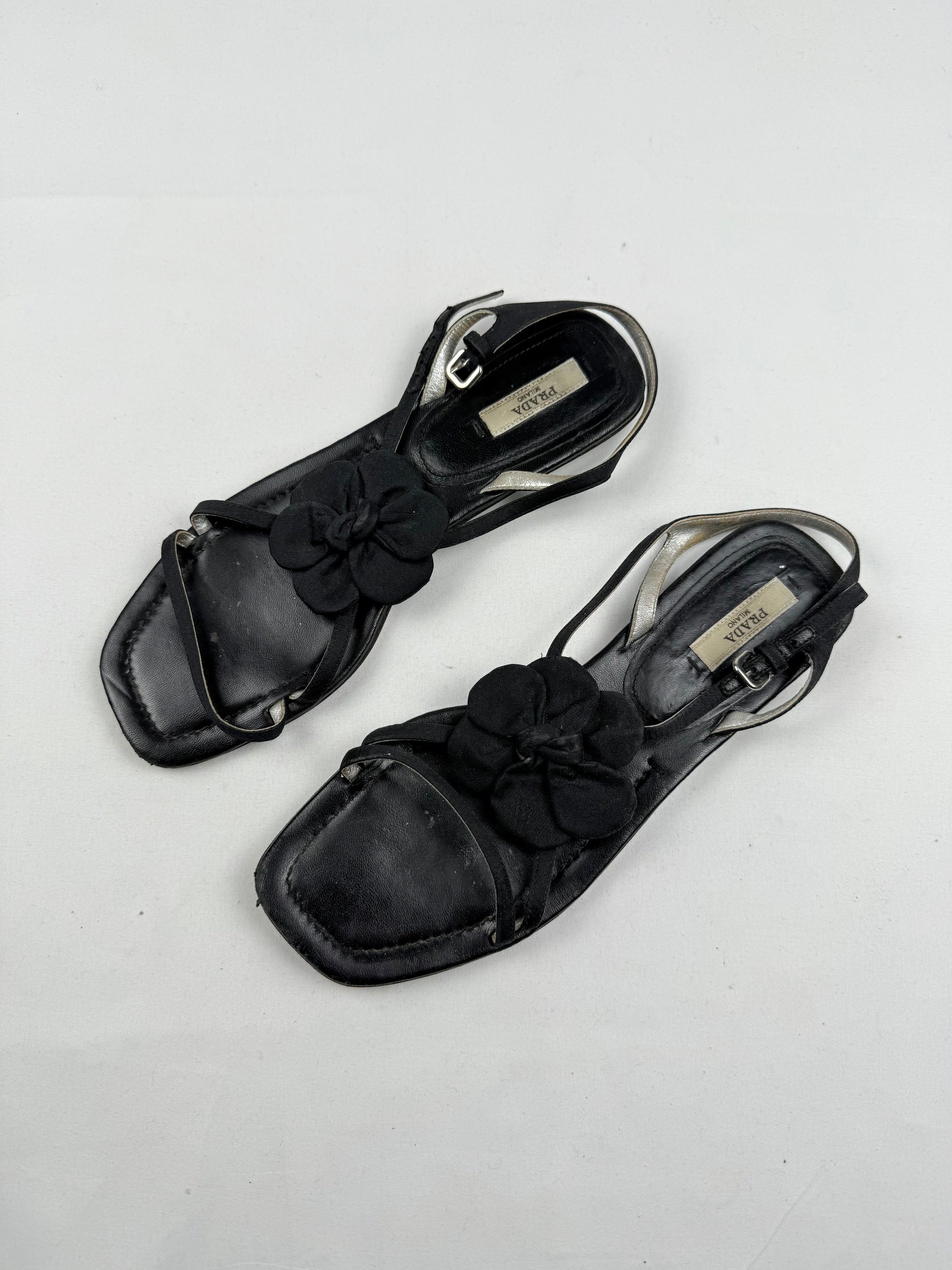 Black flower appliquée sandals (37.5)