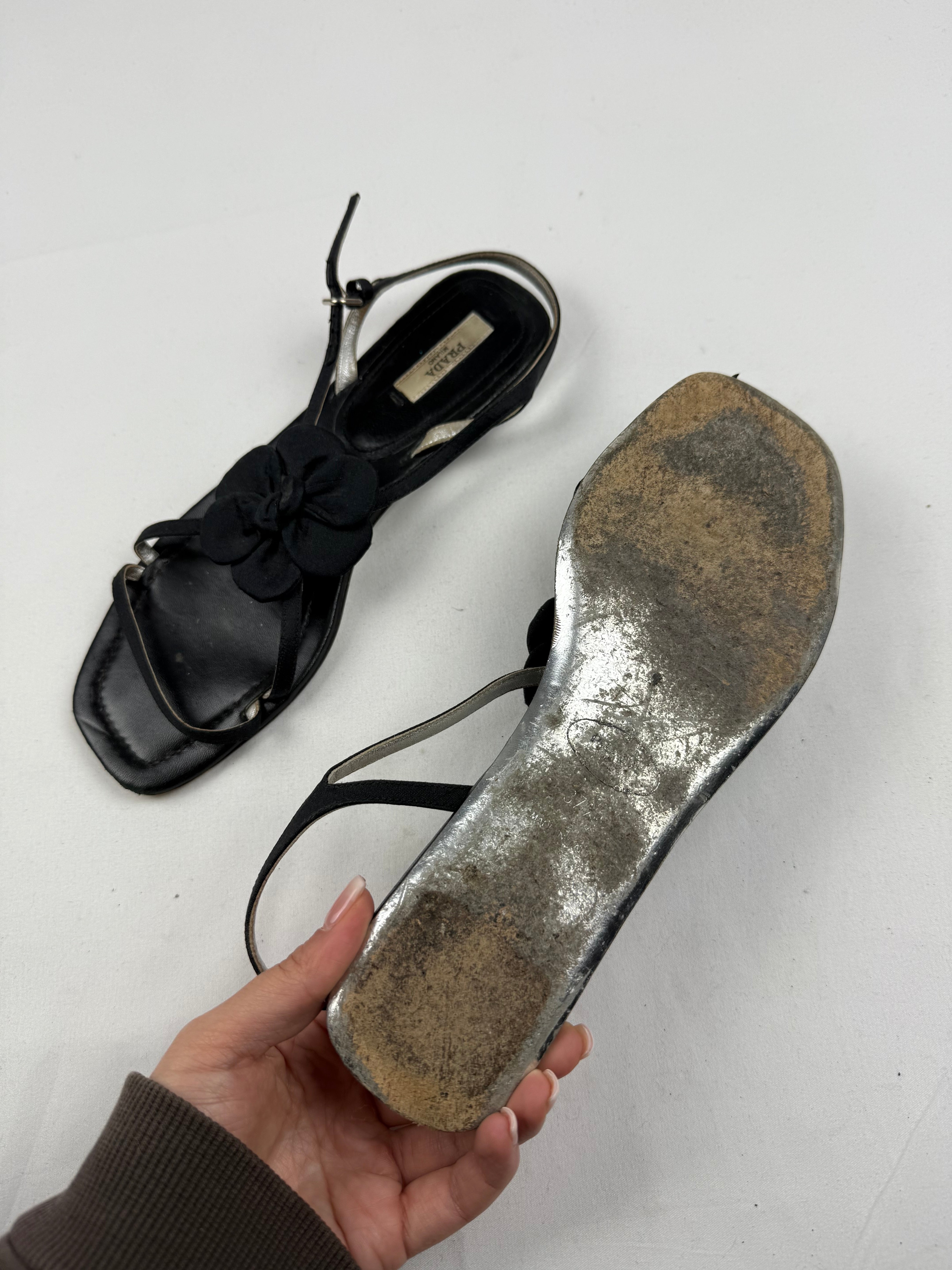 Black flower appliquée sandals (37.5)