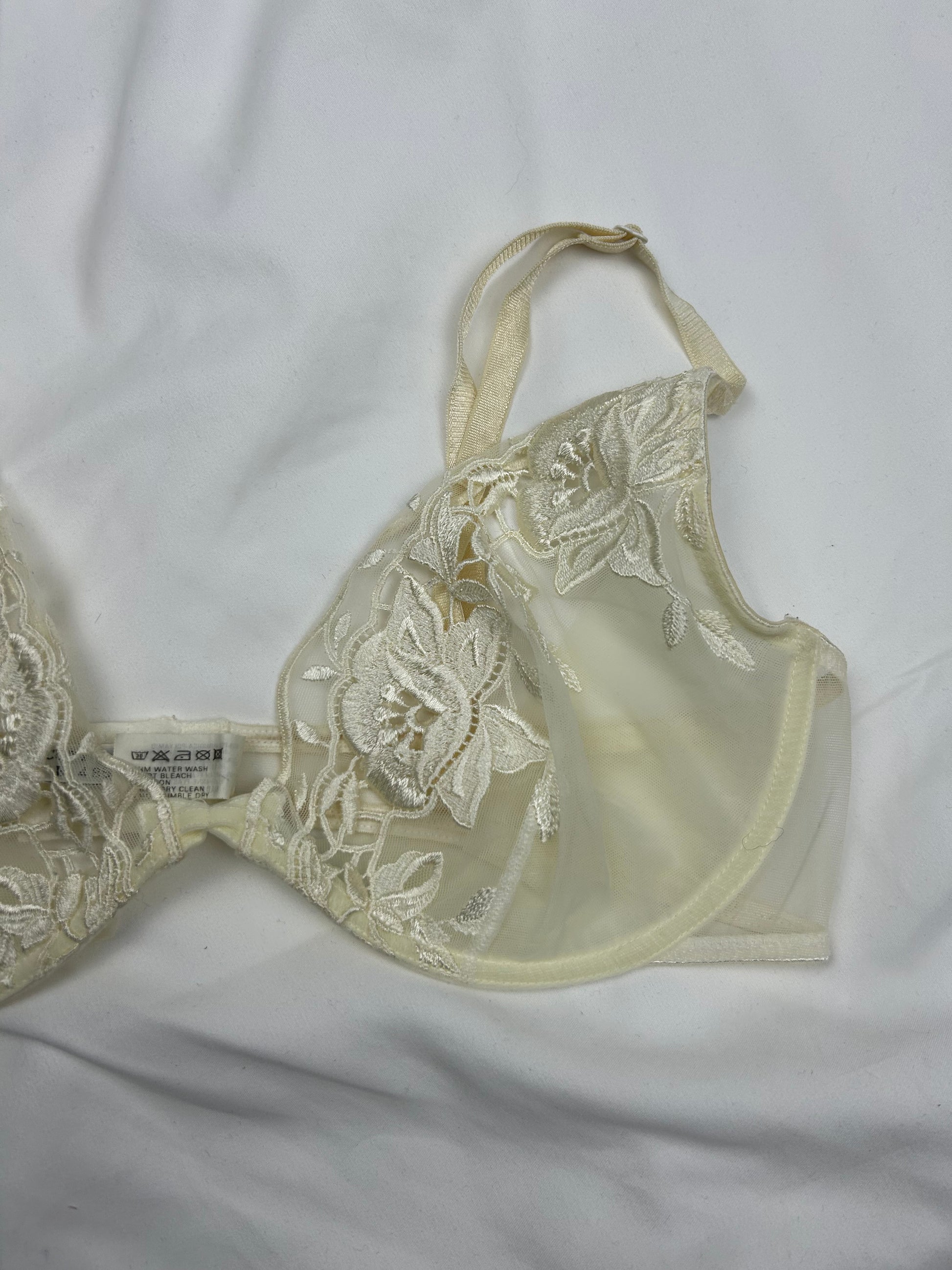 Cream mesh lace balcony vintage bra (95B)