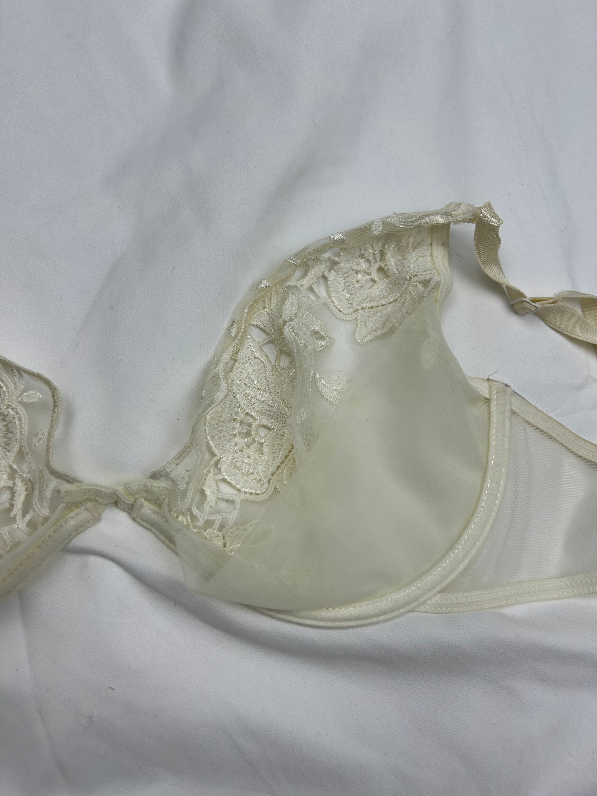 Cream mesh lace balcony vintage bra (95B)
