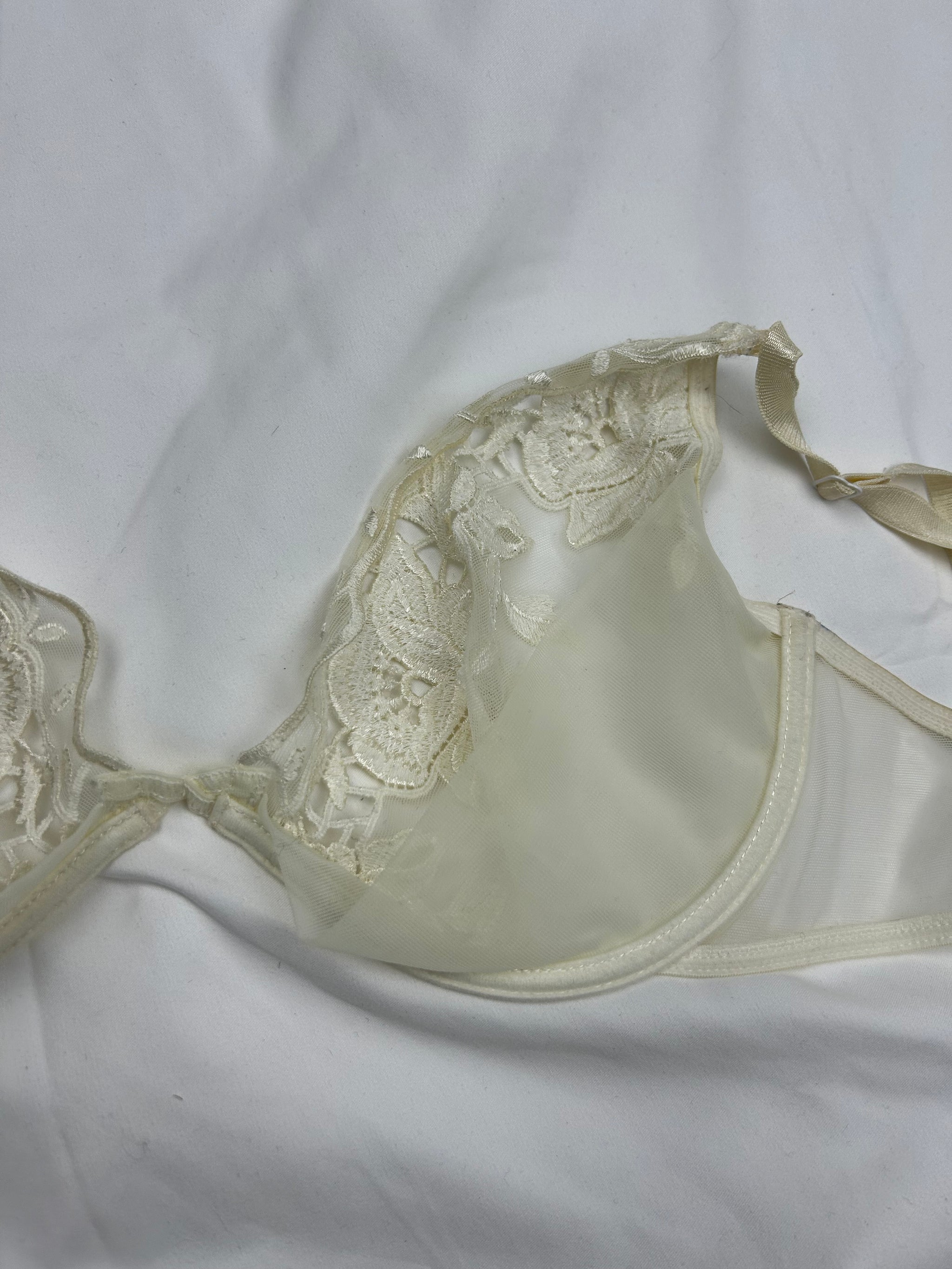 White cream mesh lace balcony vintage bra (95B)