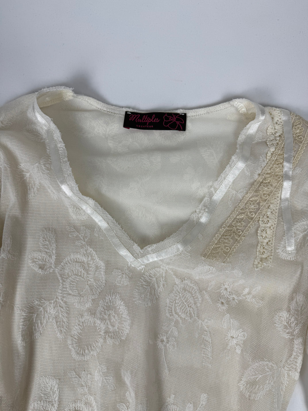 White lace asymmetric long sleeves top (L)