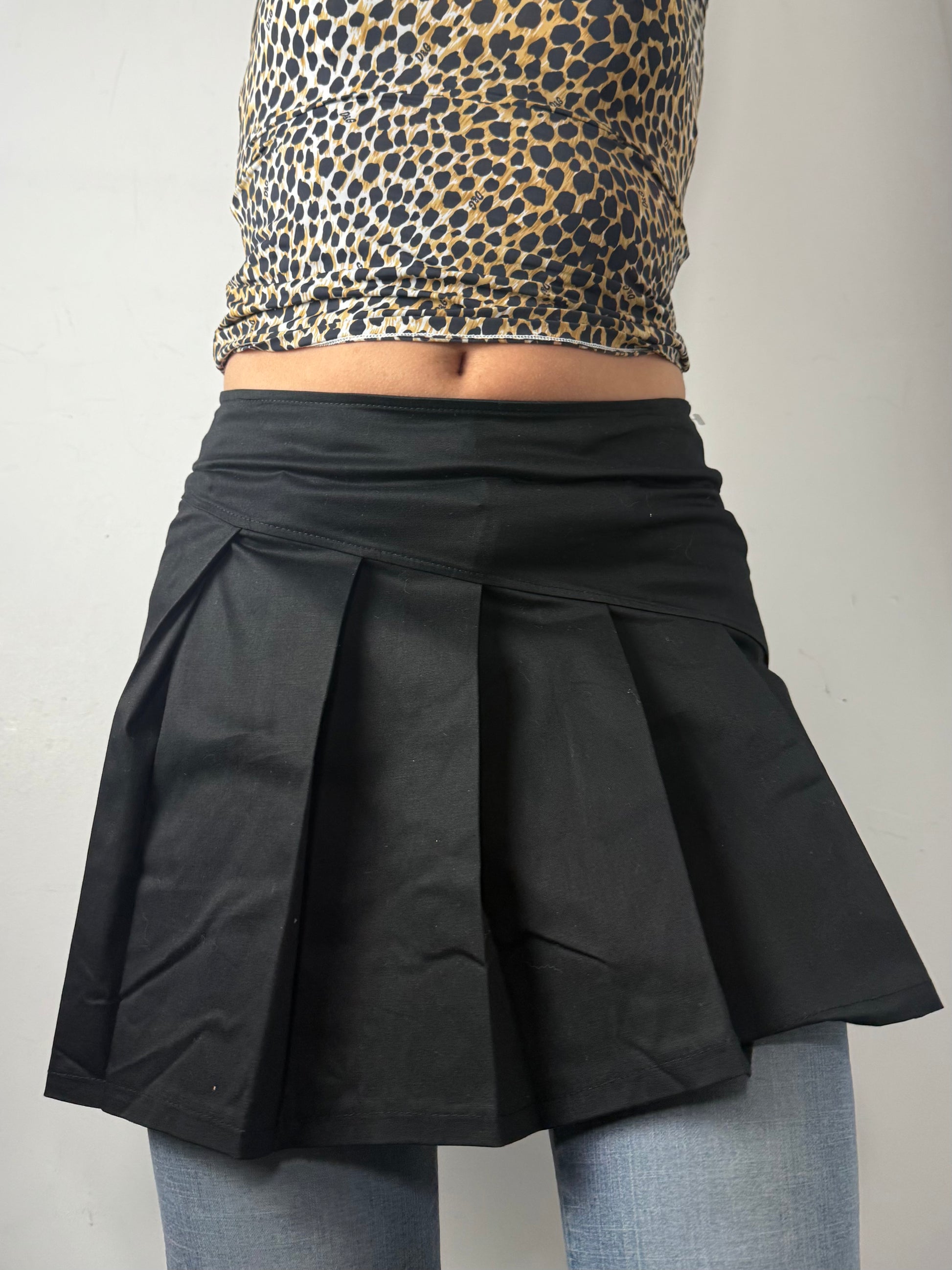 Black cotton low rise pleated mini skirt (S)
