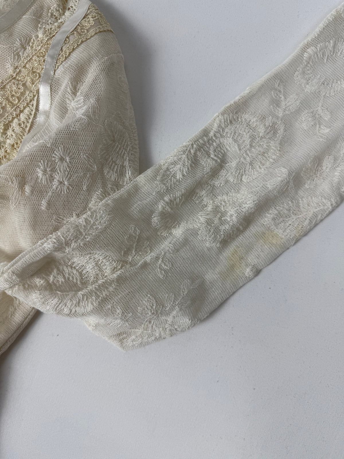 White lace asymmetric long sleeves top (L)