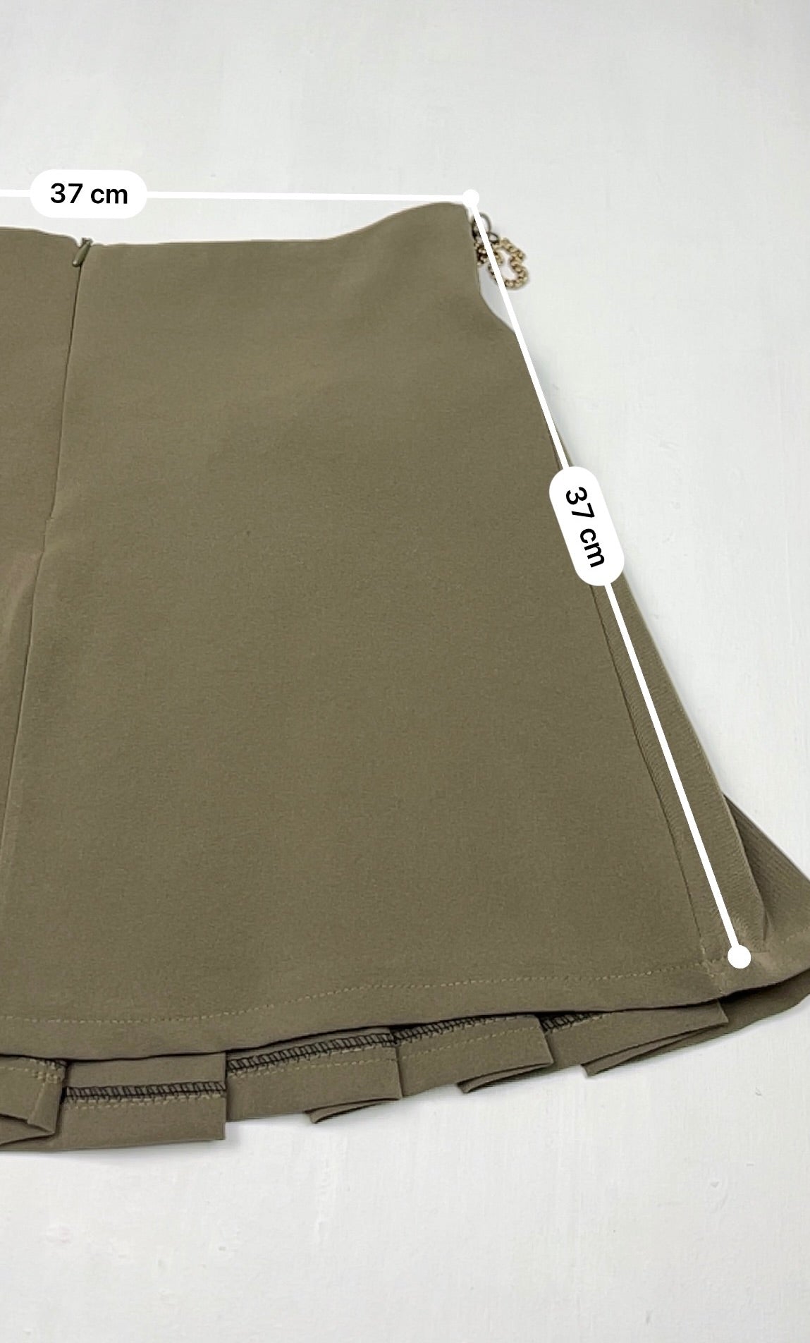 Khaki low rise pleated mini skirt (M)