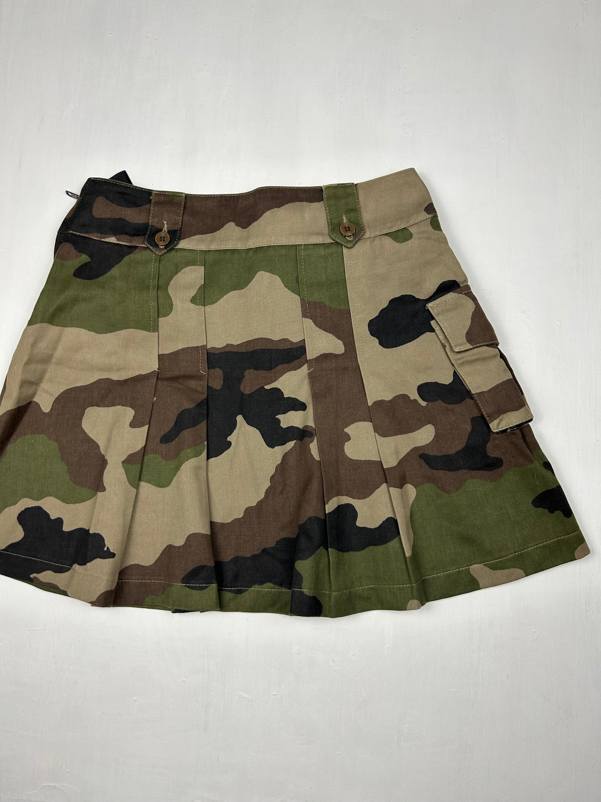 Khaki camo print denim pleated skirt (M)