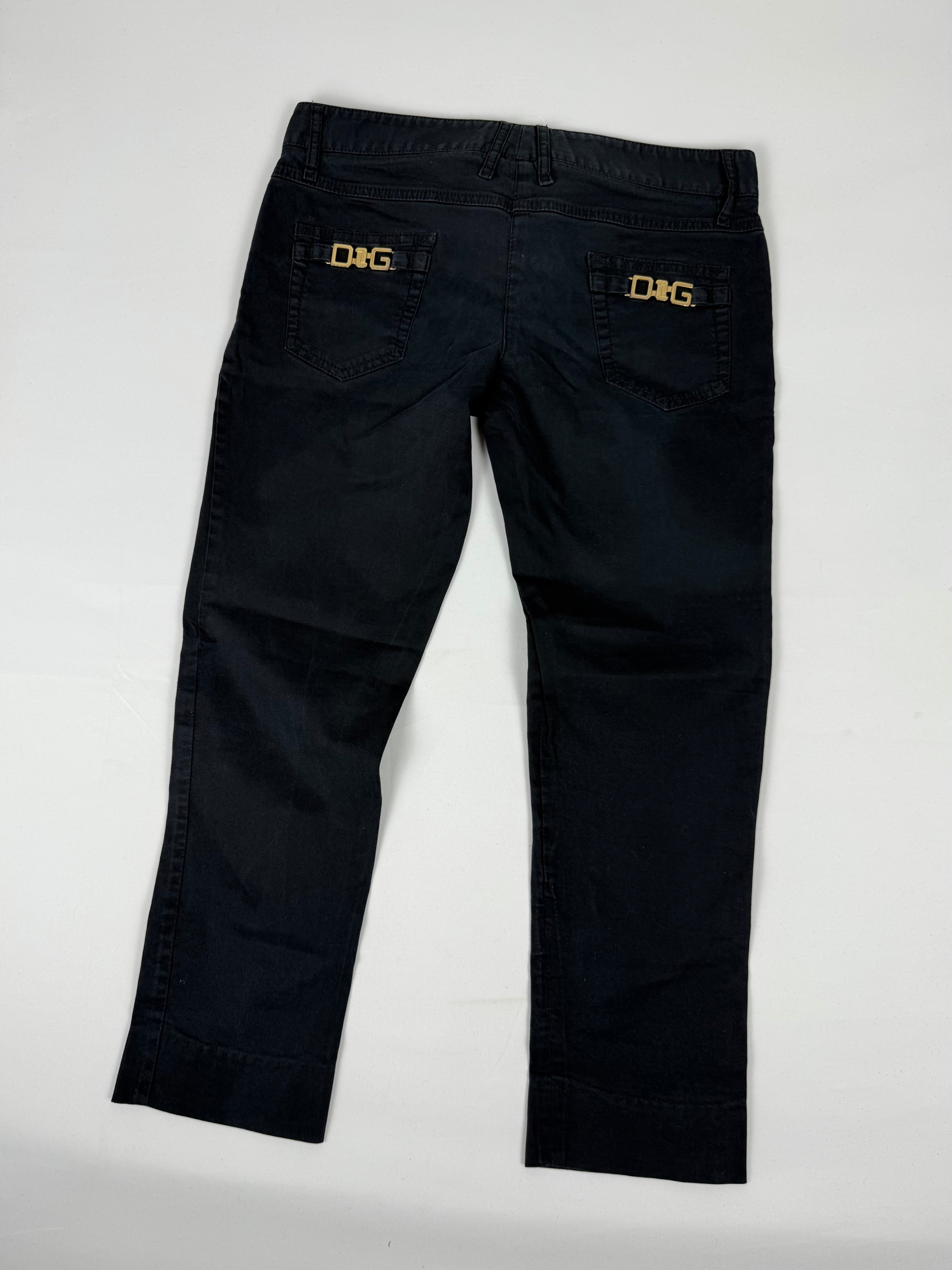 Black denim low rise capri pants (M)