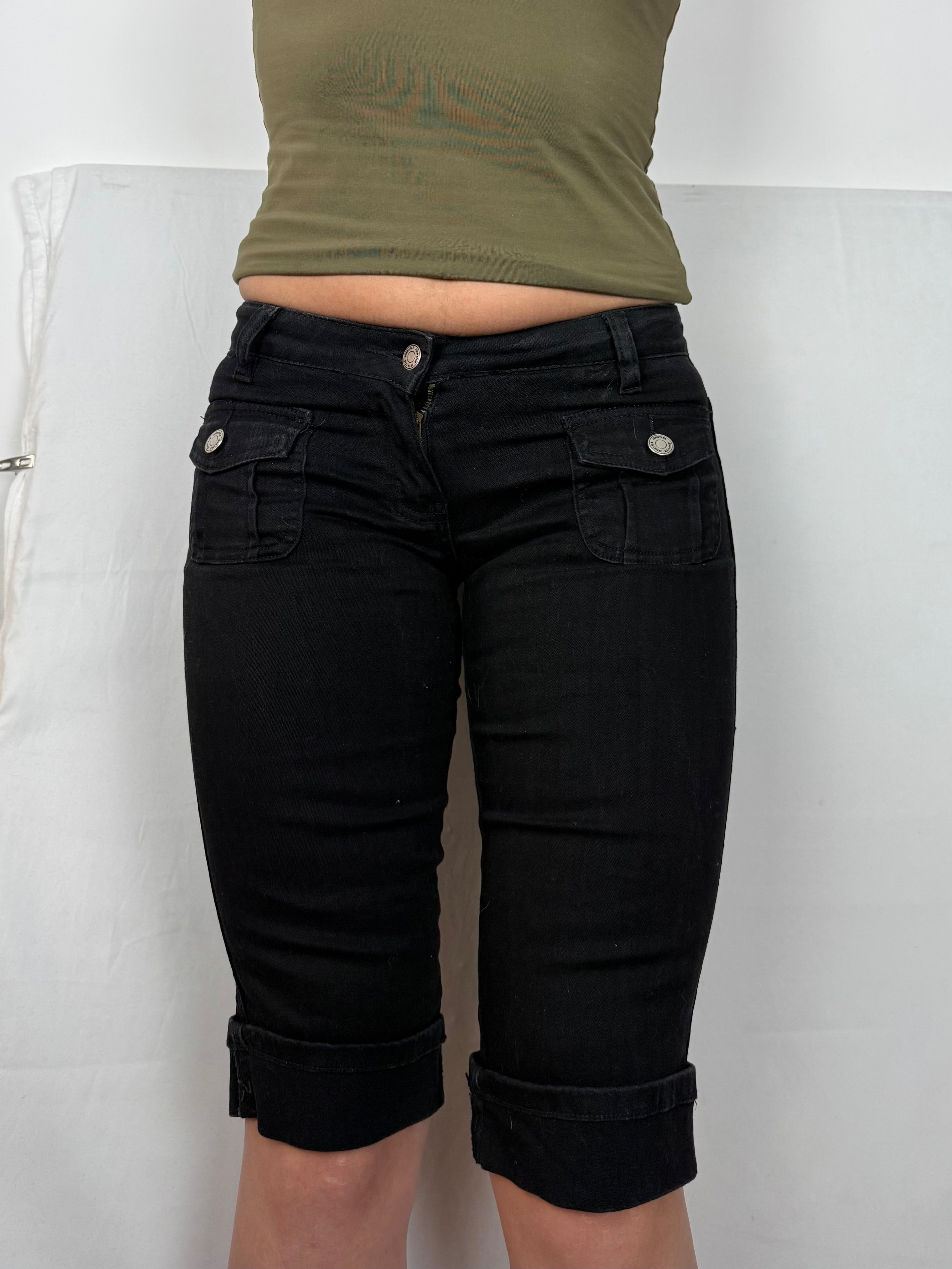 Black low rise denim capri pants (S)