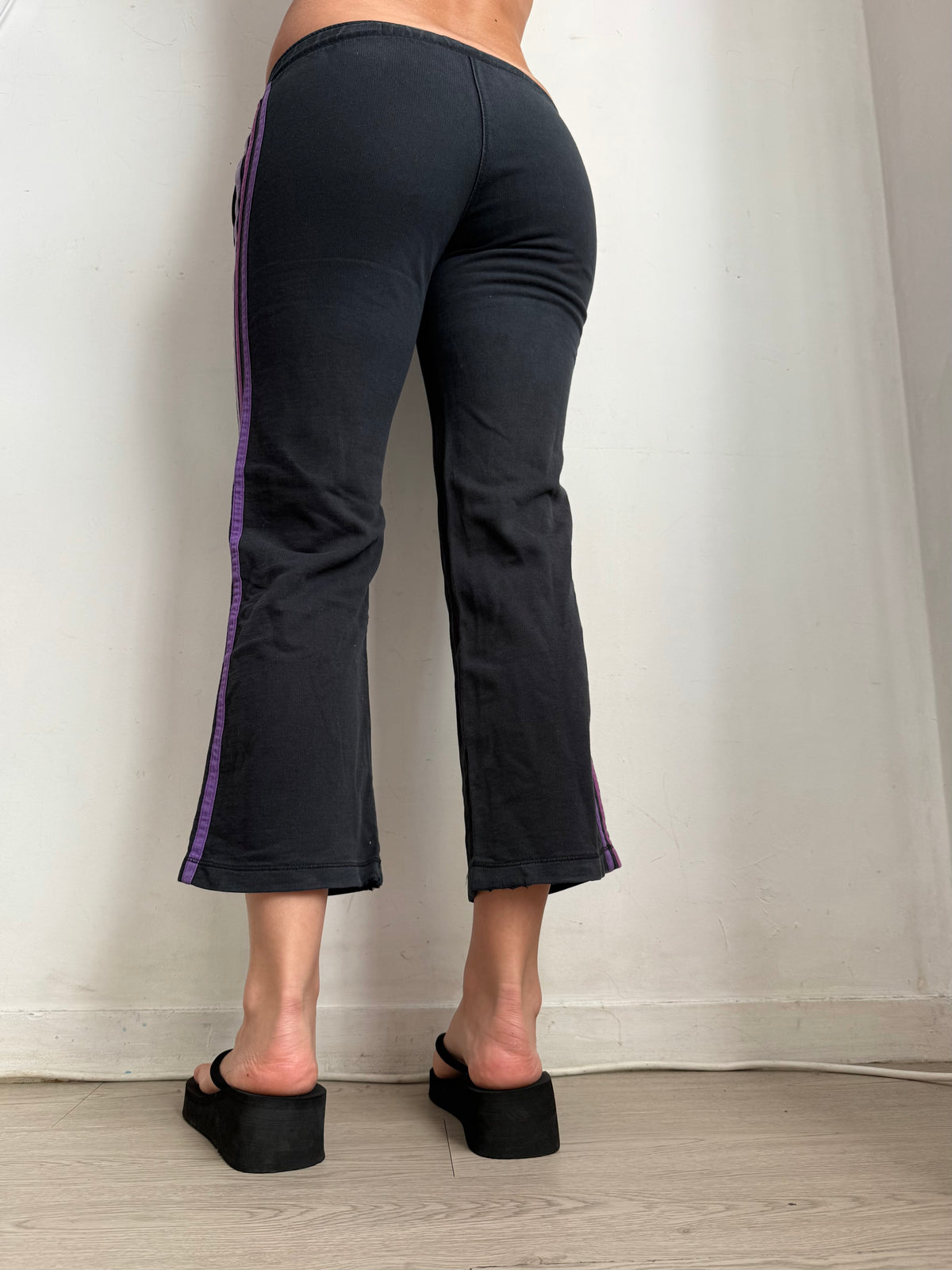 Black & purple low rise capri pants (XS)