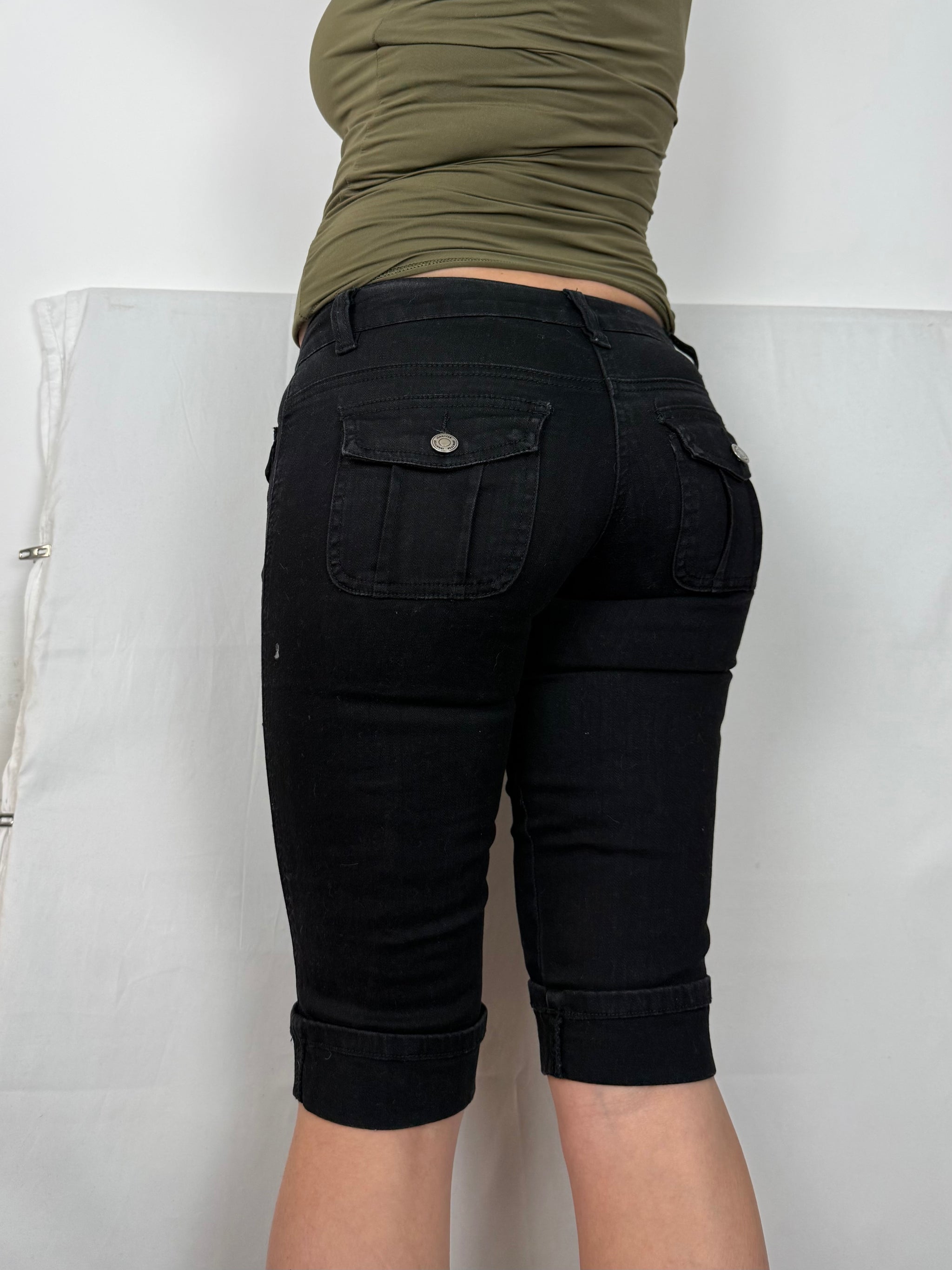 Black low rise denim capri pants (S)