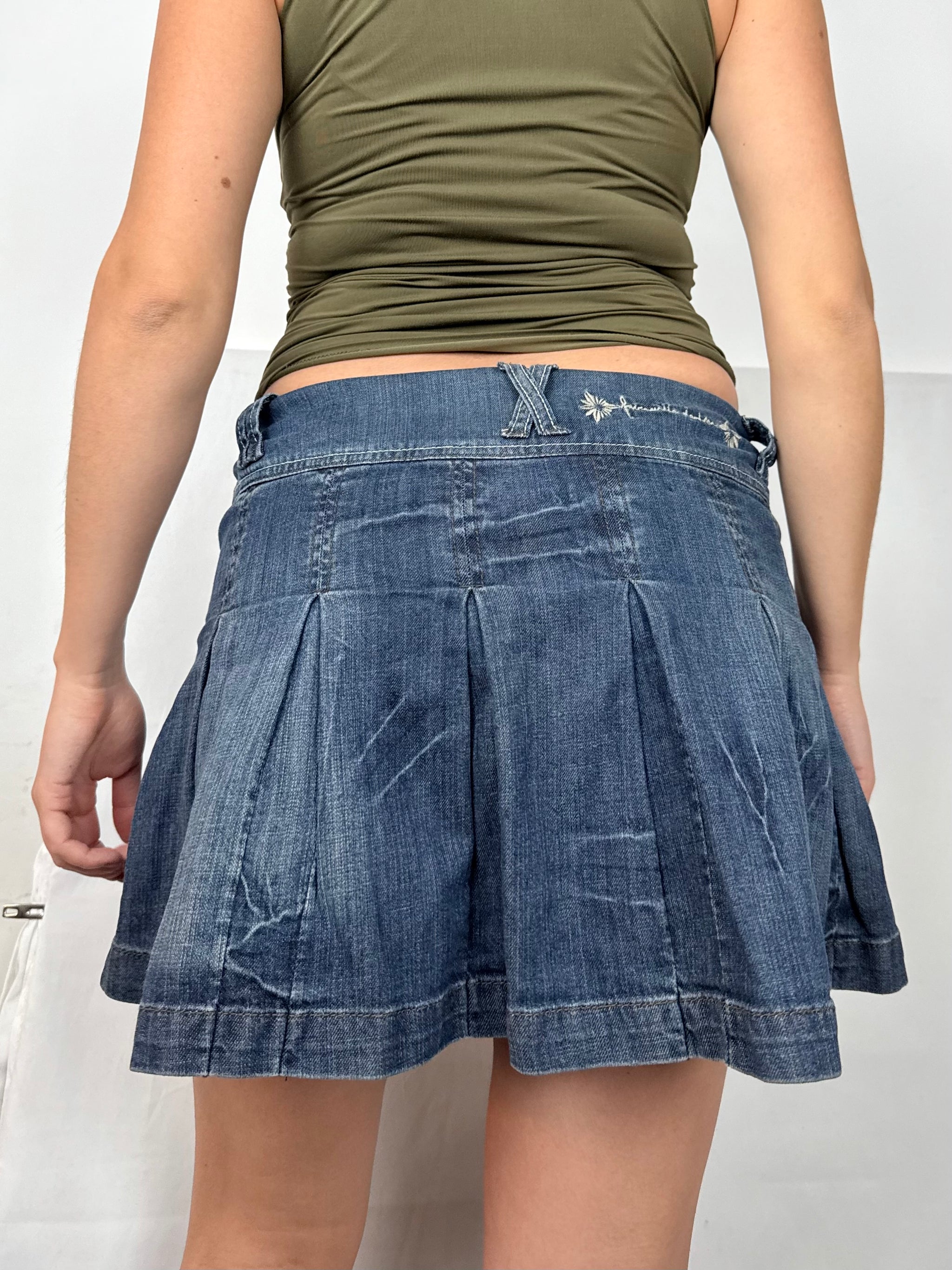 Navy denim pleated mini skirt (S)