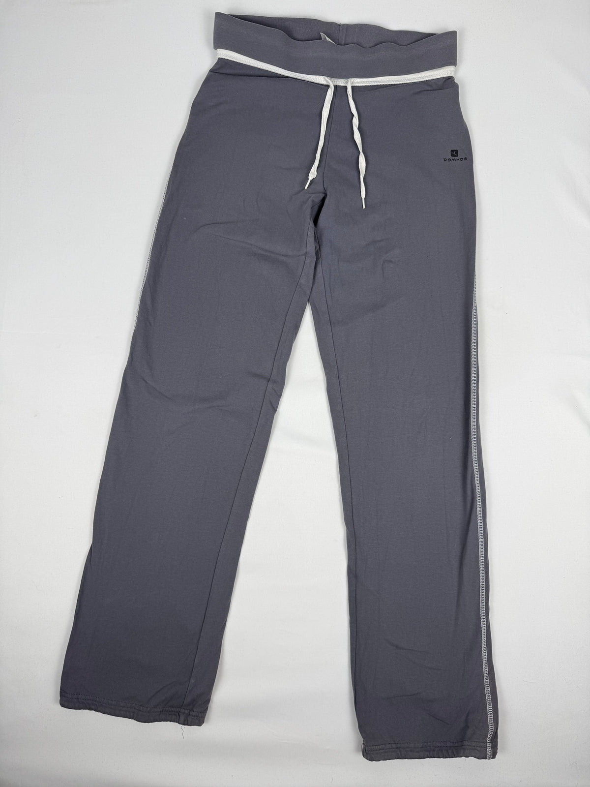 Grey low rise activewear flare pants (M)