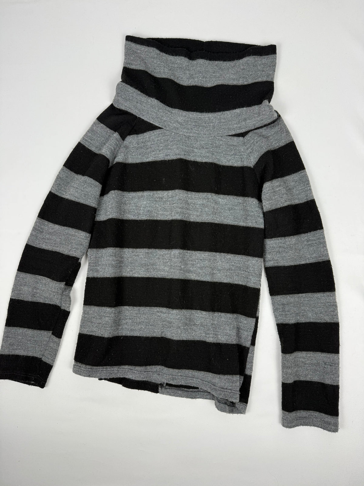 Grey striped backless jumper (L)
