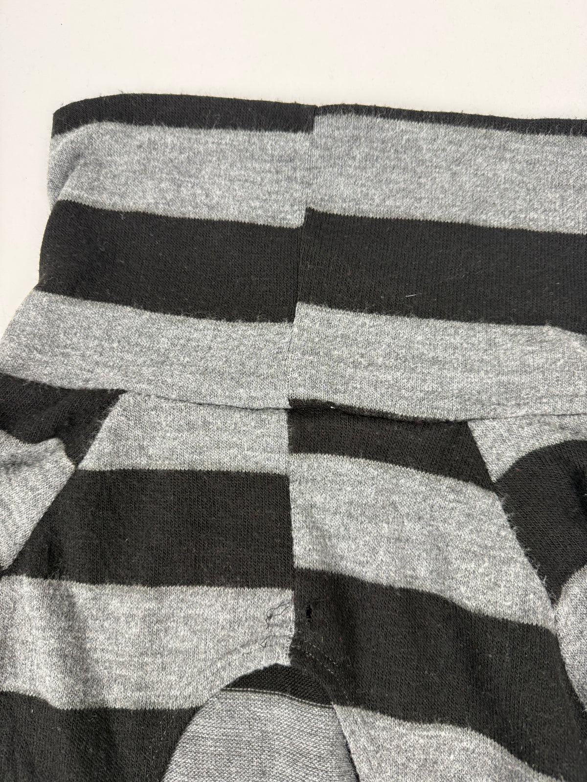 Grey striped backless jumper (L)