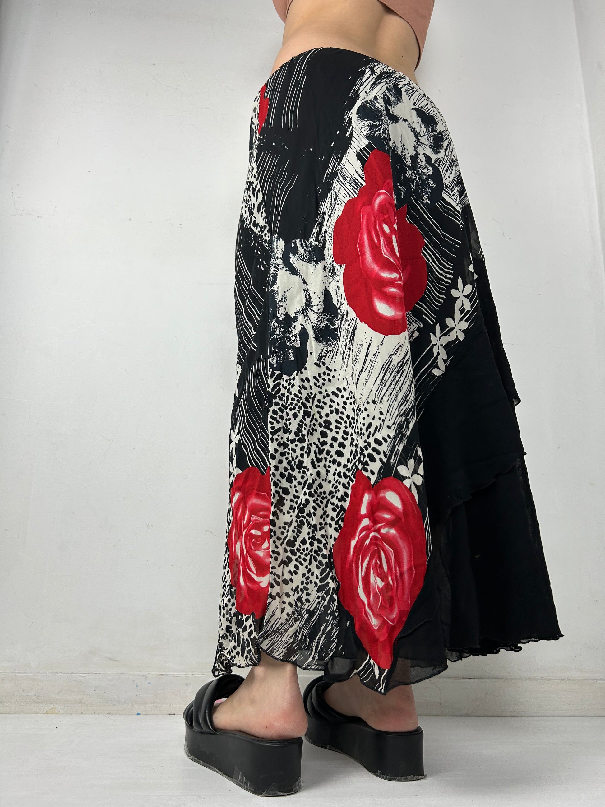 Black mesh lined floral maxi skirt (M)