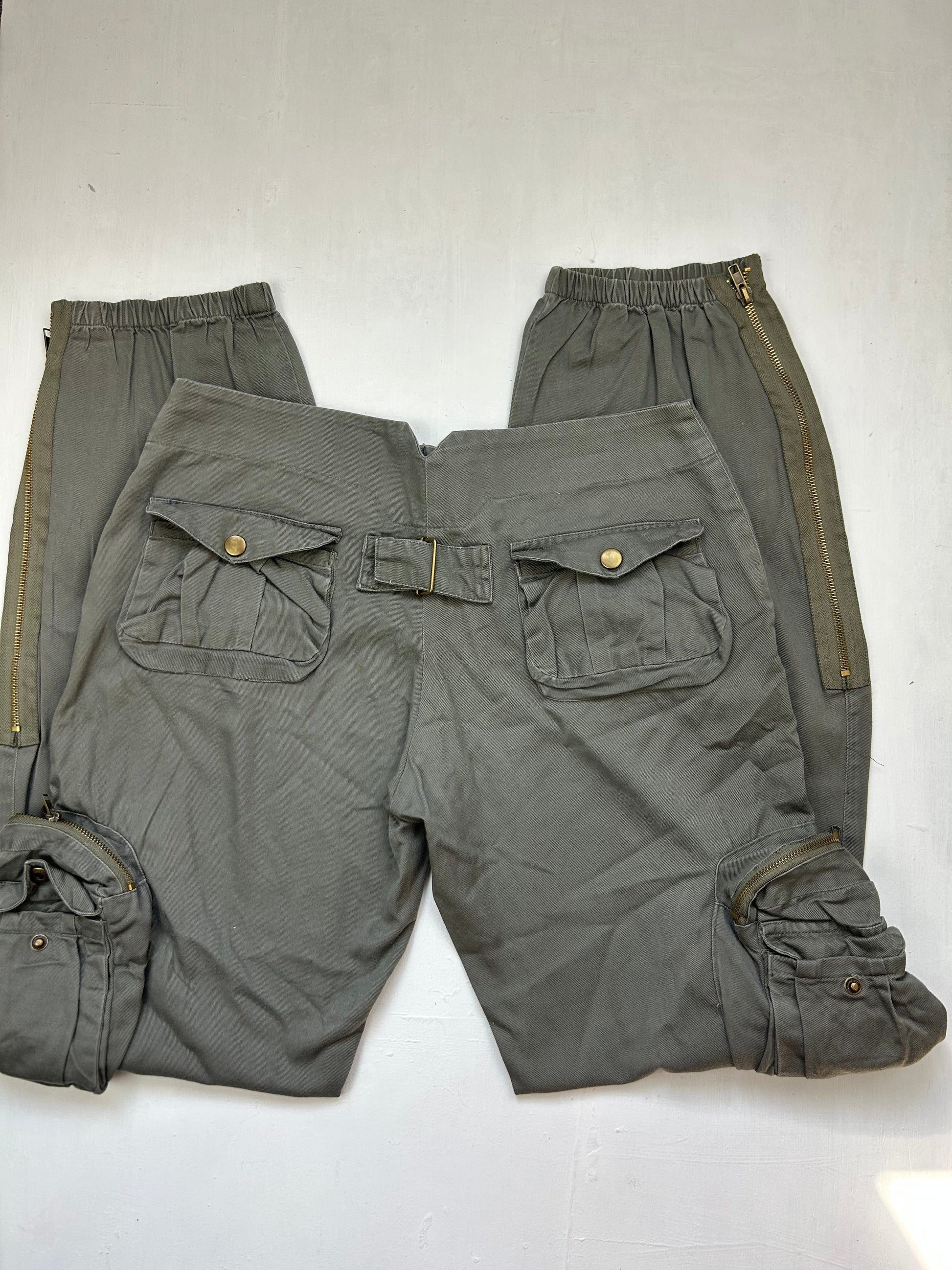Khaki low rise baggy cargo pants (S/M)