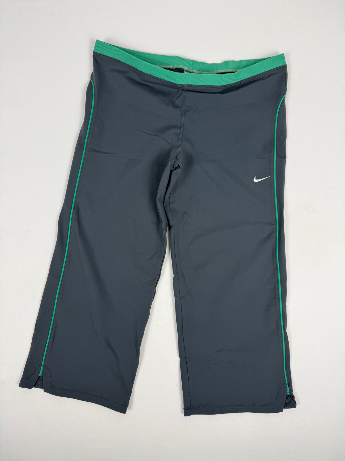 Grey activewear capri pants (L)