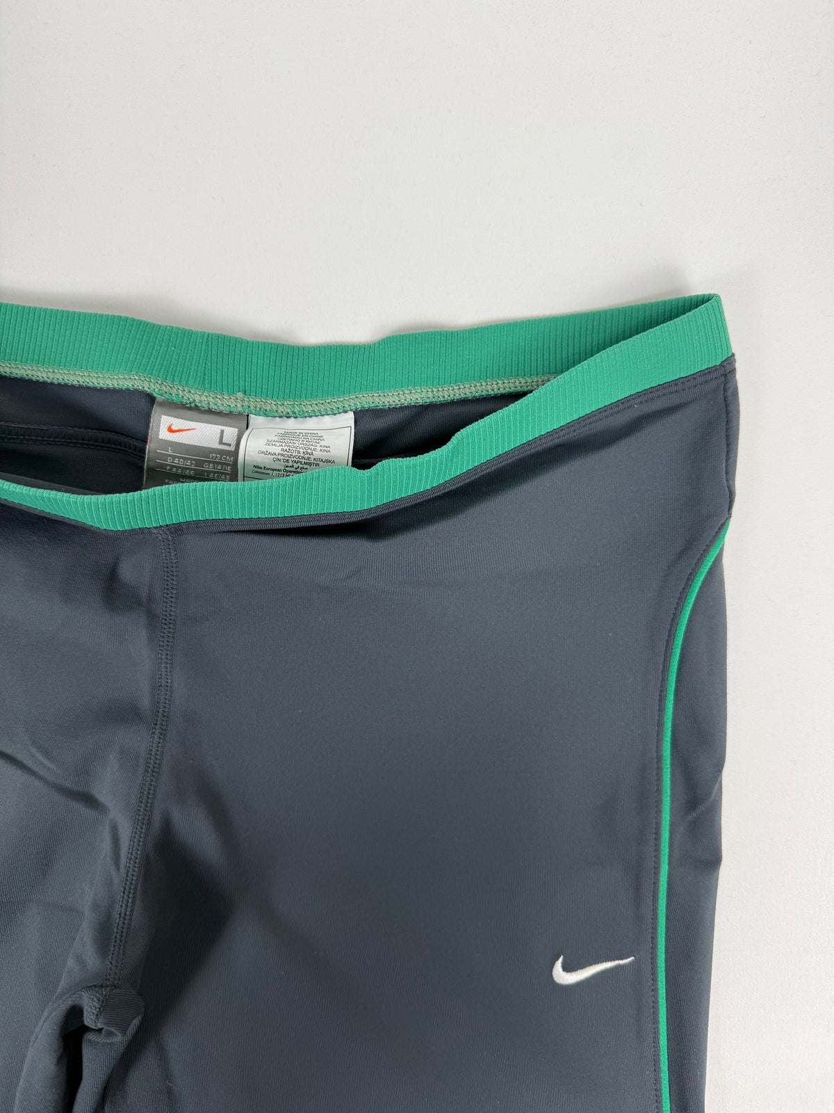 Grey activewear capri pants (L)