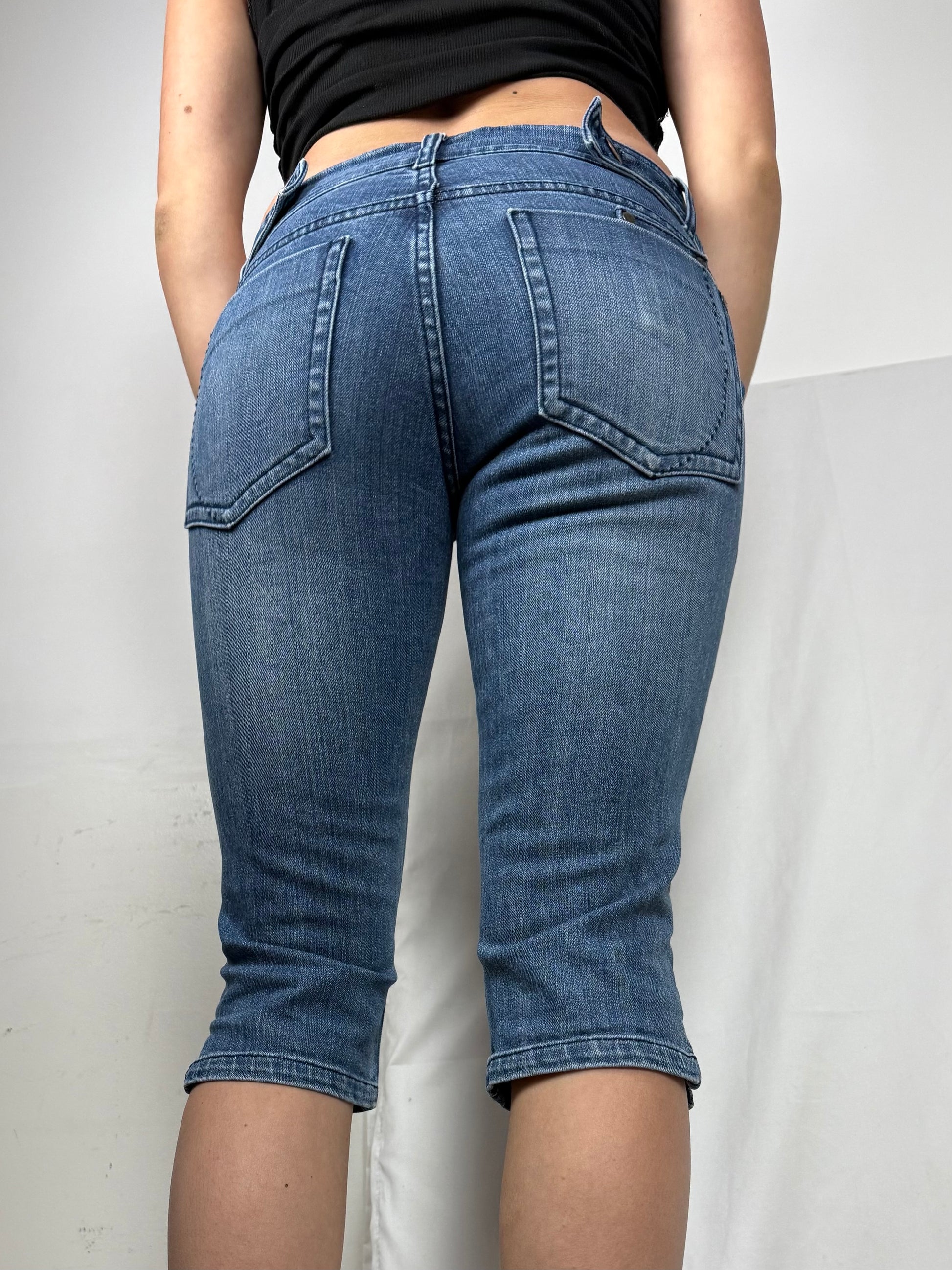 Blue denim low rise capri pants (S)