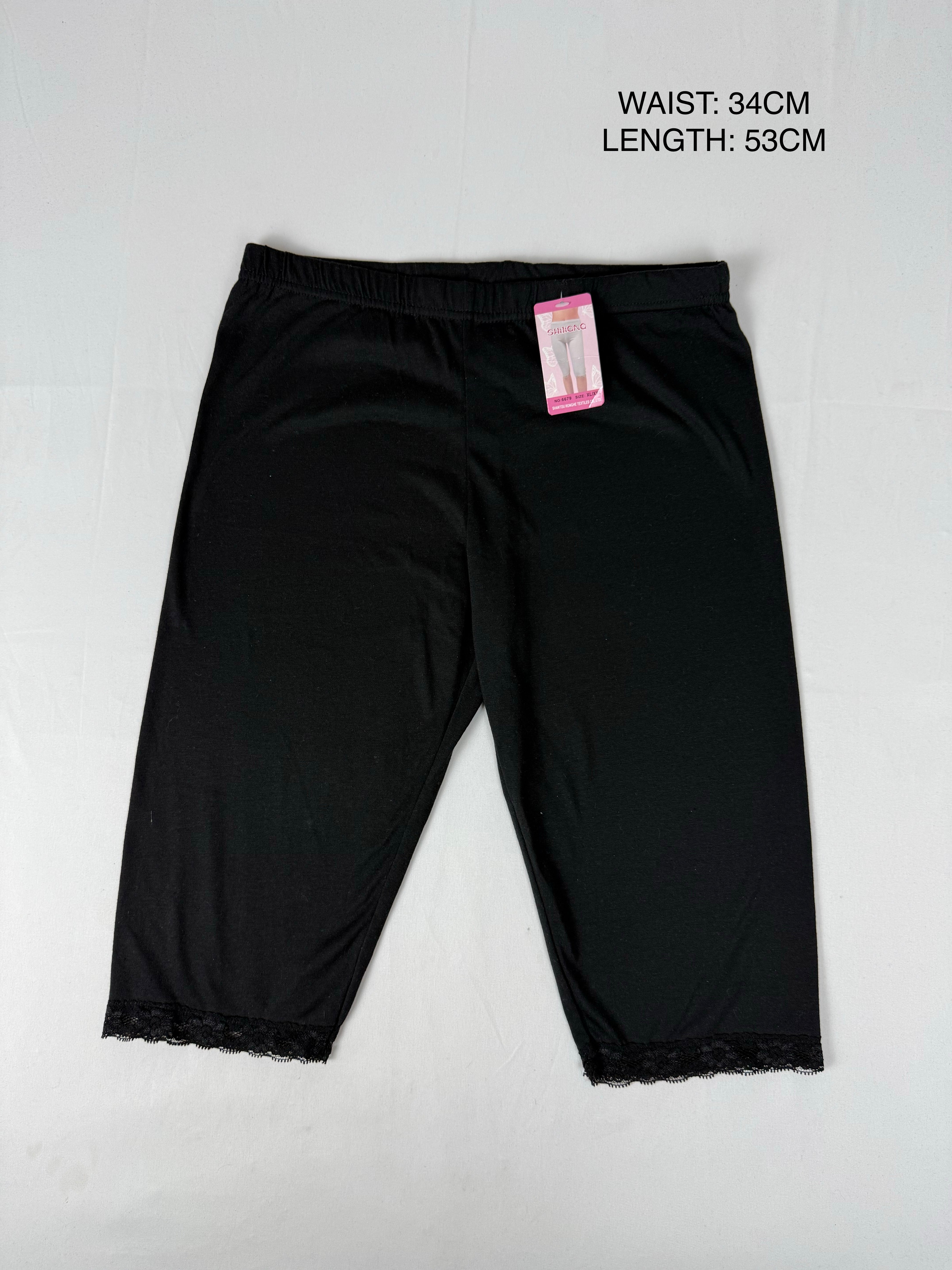 Black stretchy low rise capri pants (S/M)
