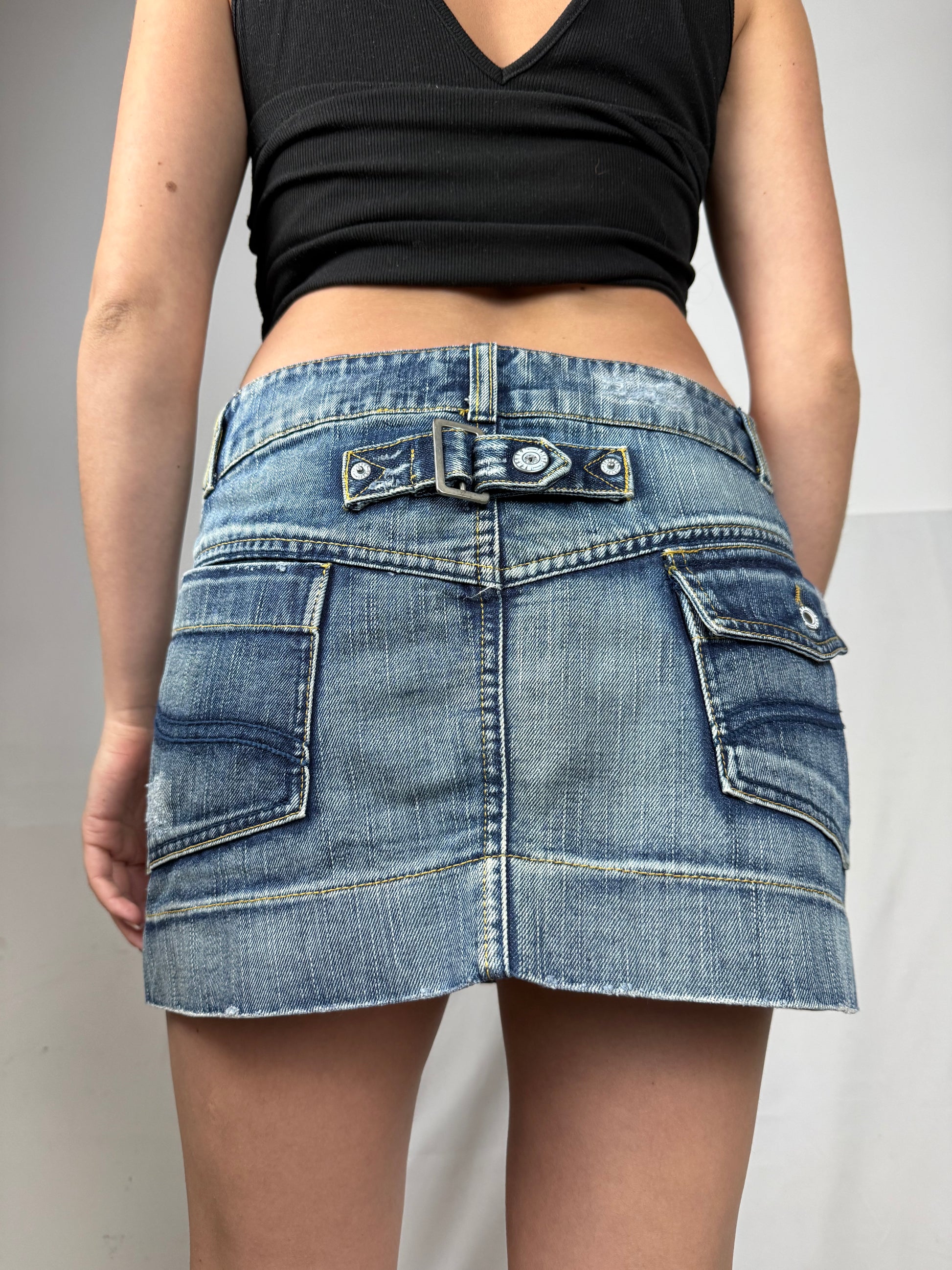 Blue low rise denim mini skirt (L)