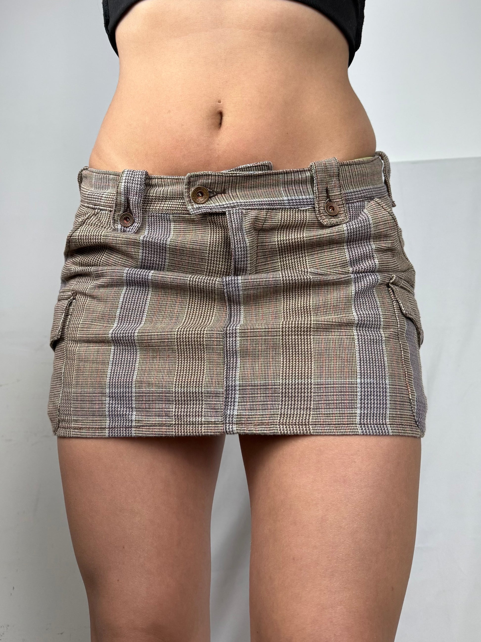 Beige check print low rise cargo mini skirt (S/M)