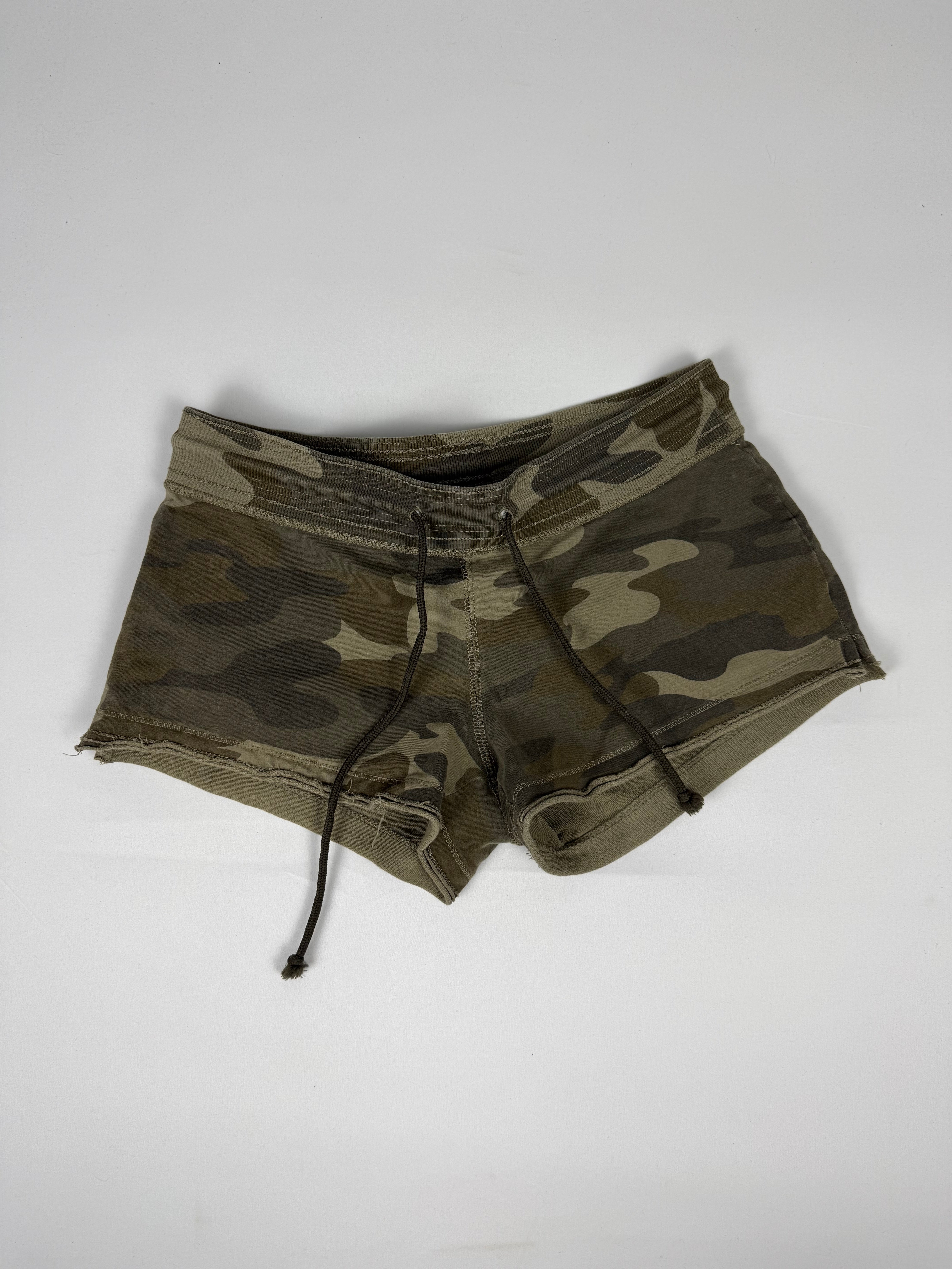 Khaki camo print low rise mini short (M)