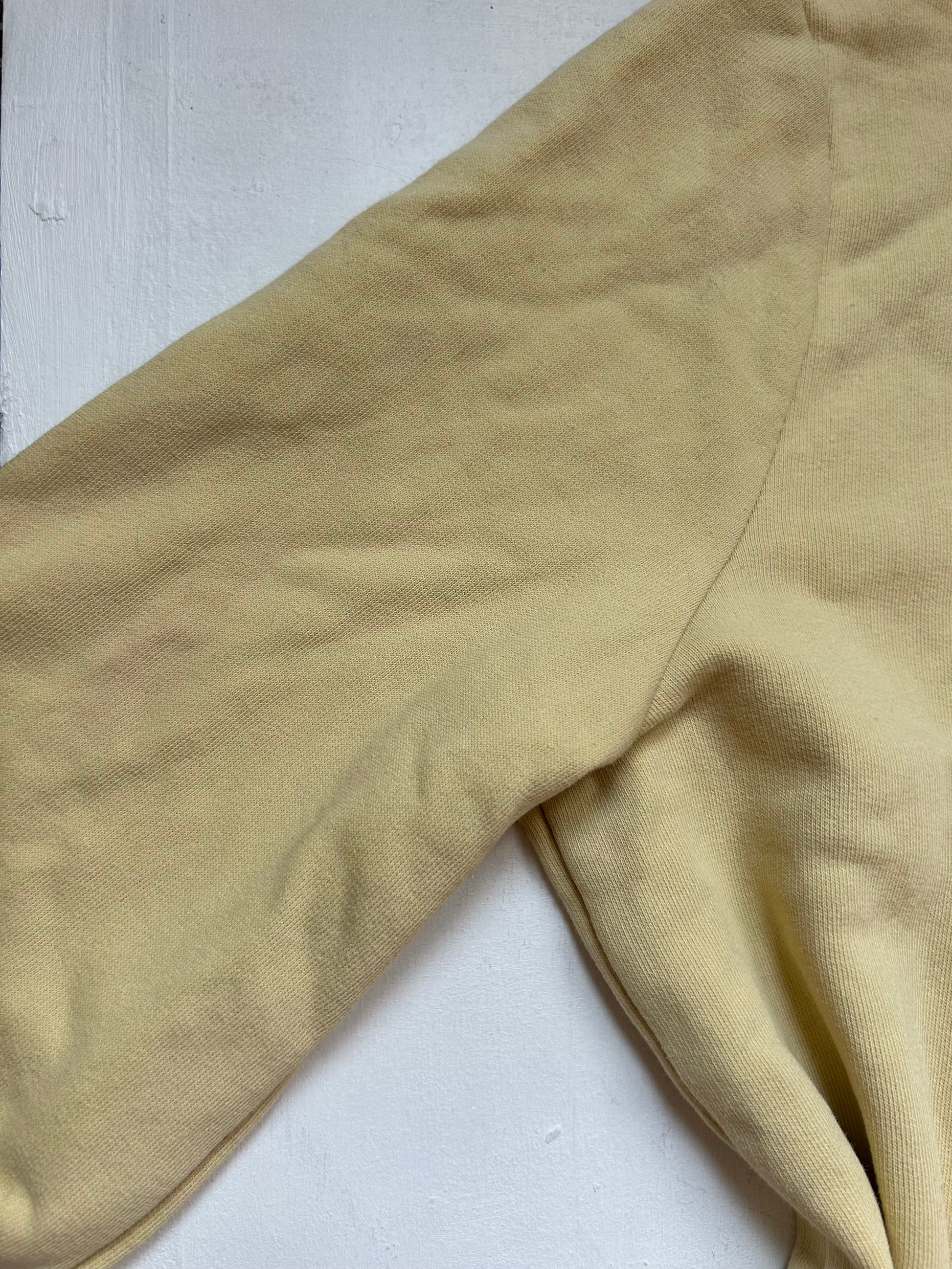 Yellow 90s crewneck sweatshirt (S/M)