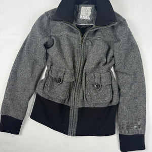 Grey zip up winter jacket (M)