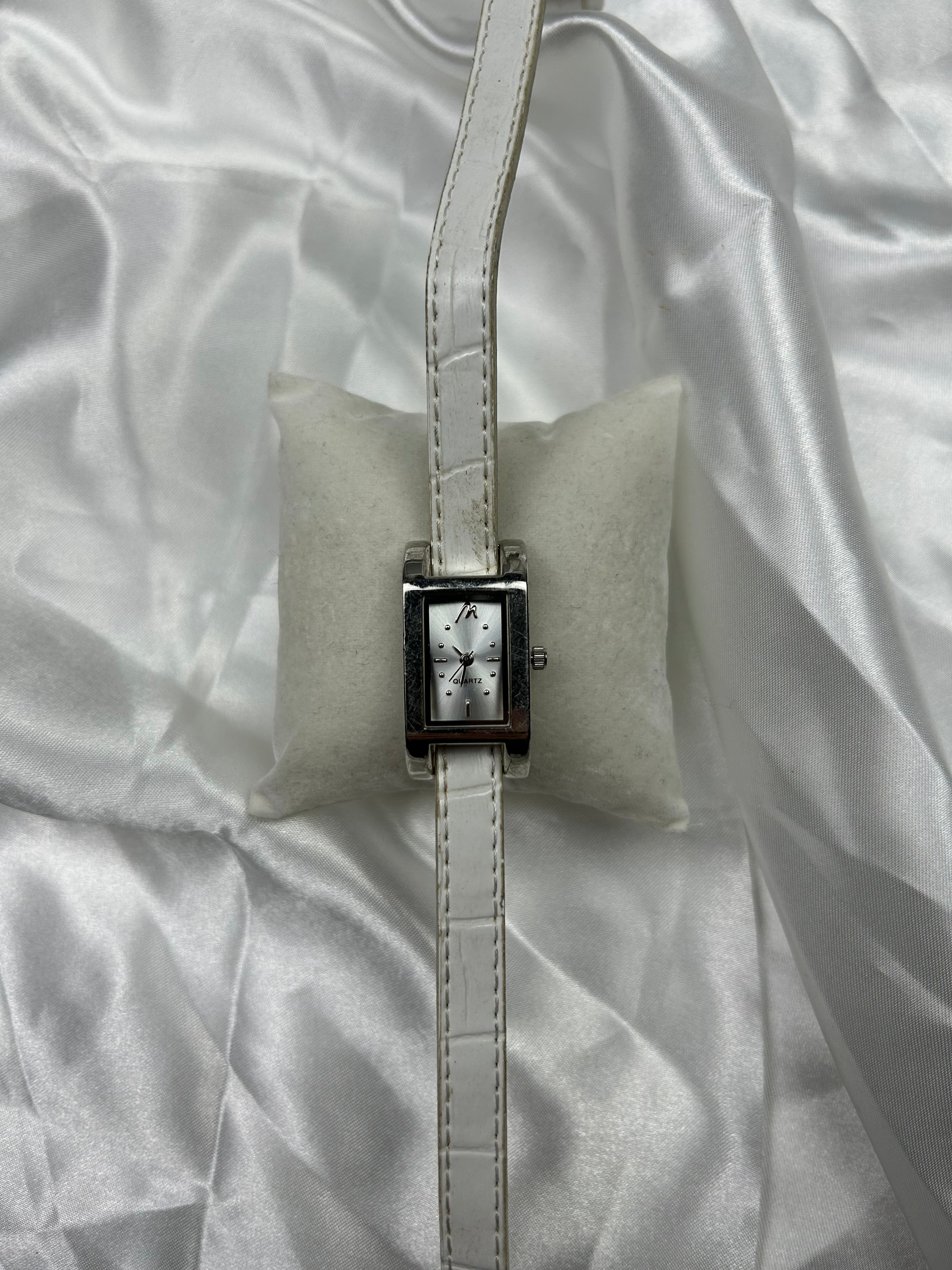 Vintage stainless steel white leather bracelet watch jewelry